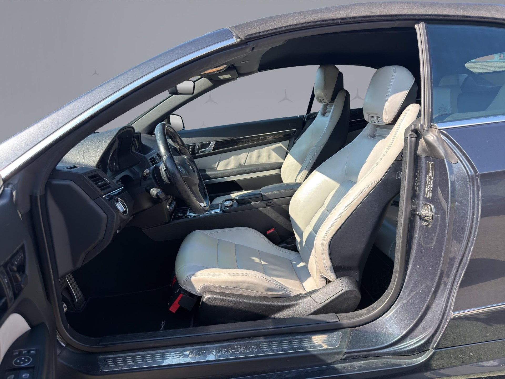 MERCEDES-BENZ E 500 V8 BlueEF Cabriolet-image-8
