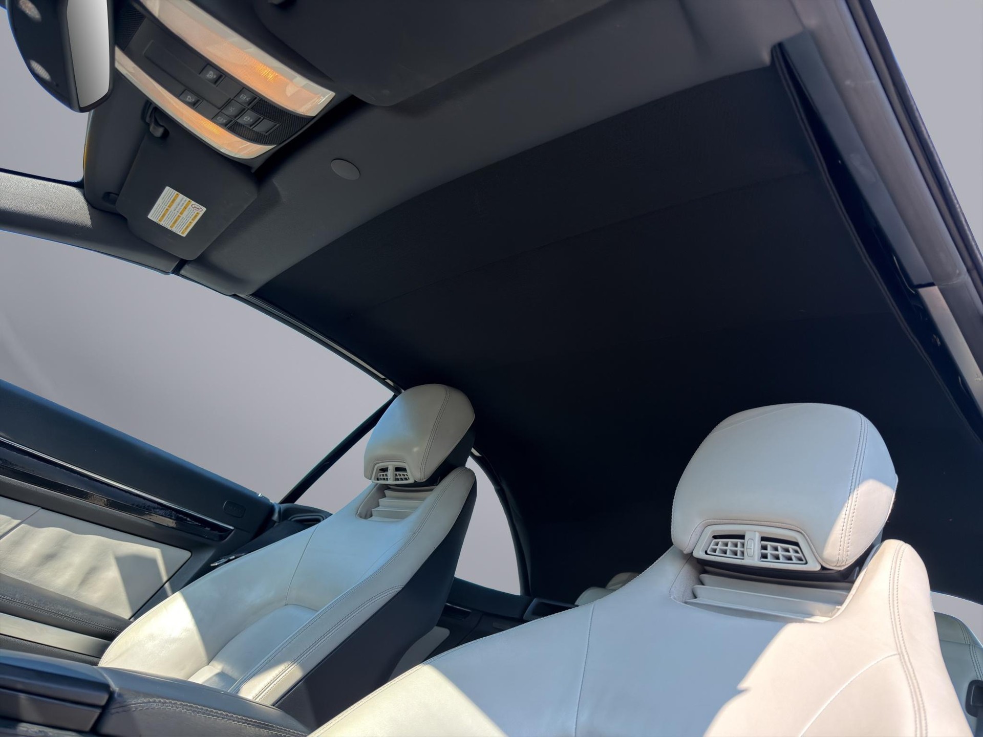 MERCEDES-BENZ E 500 V8 BlueEF Cabriolet-image-10