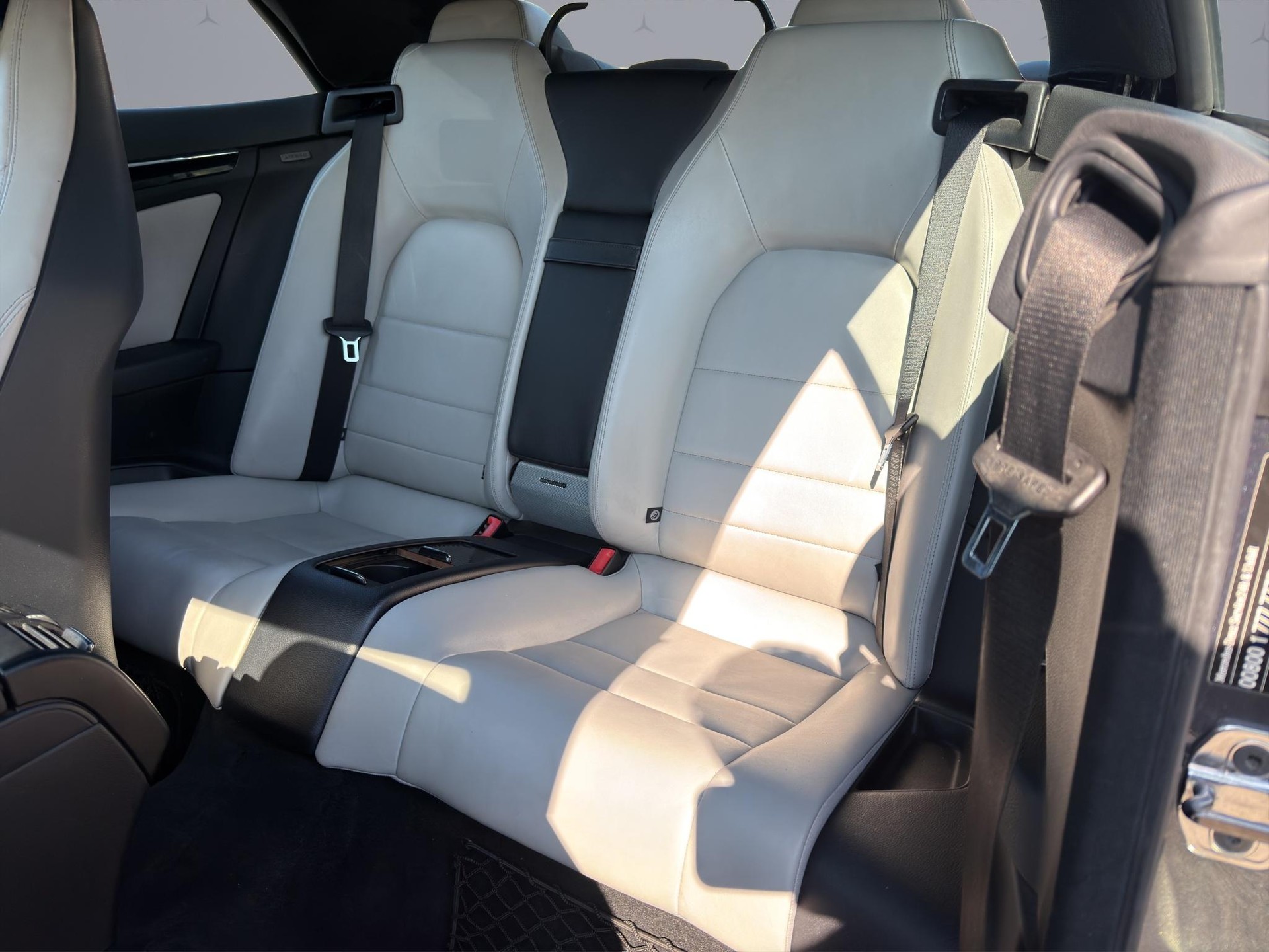 MERCEDES-BENZ E 500 V8 BlueEF Cabriolet-image-9