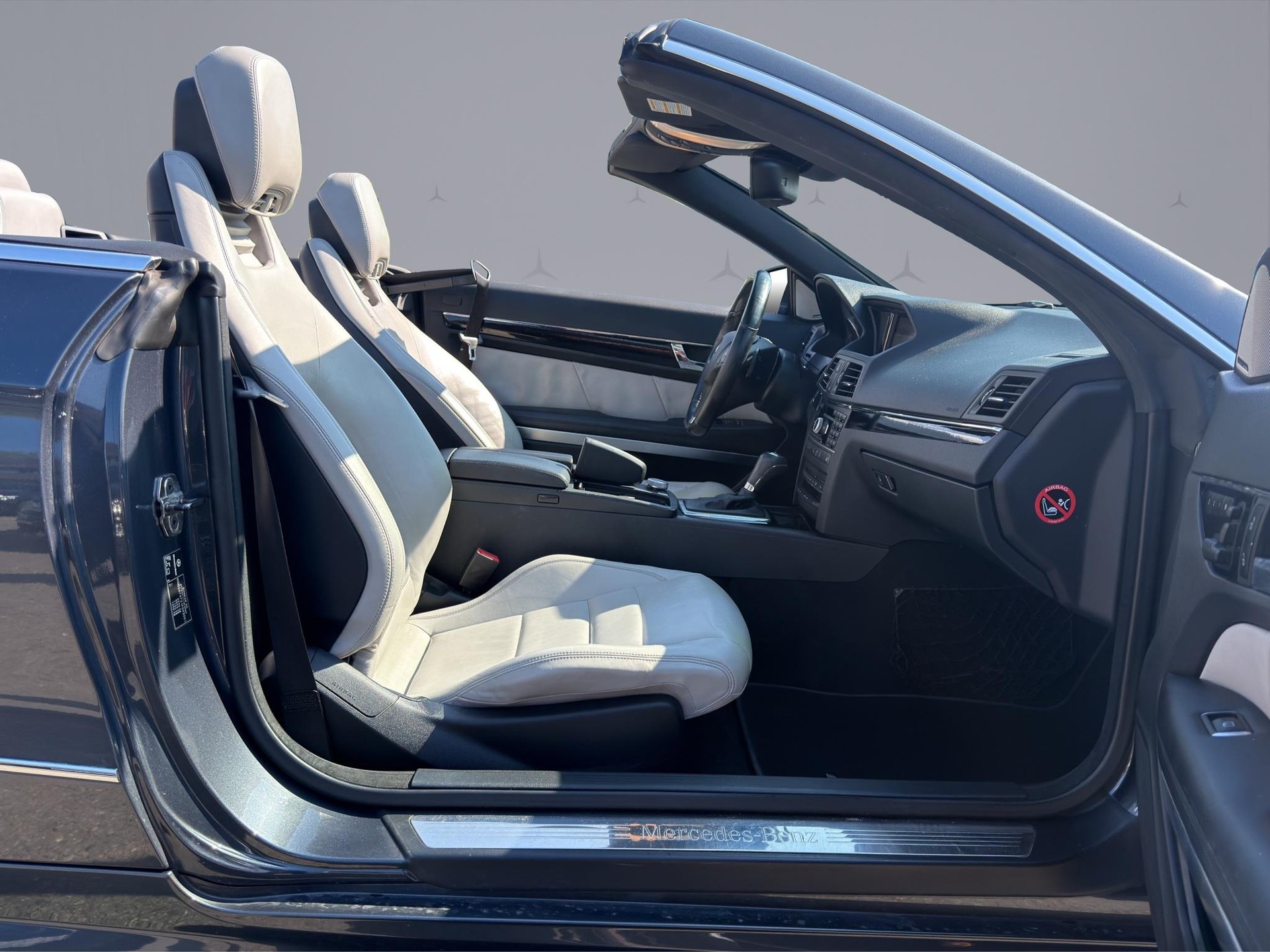 MERCEDES-BENZ E 500 V8 BlueEF Cabriolet-image-15
