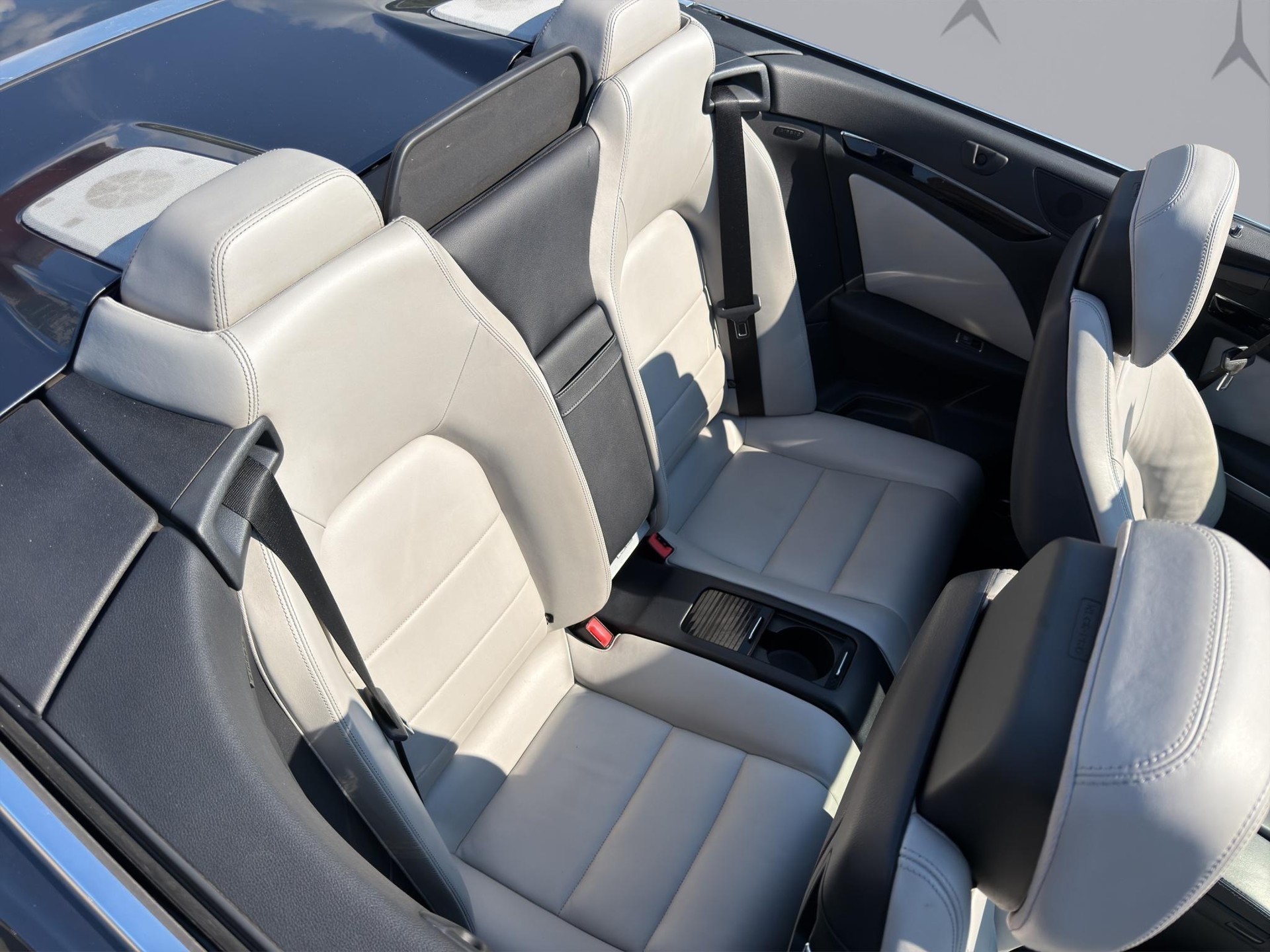 MERCEDES-BENZ E 500 V8 BlueEF Cabriolet-image-16
