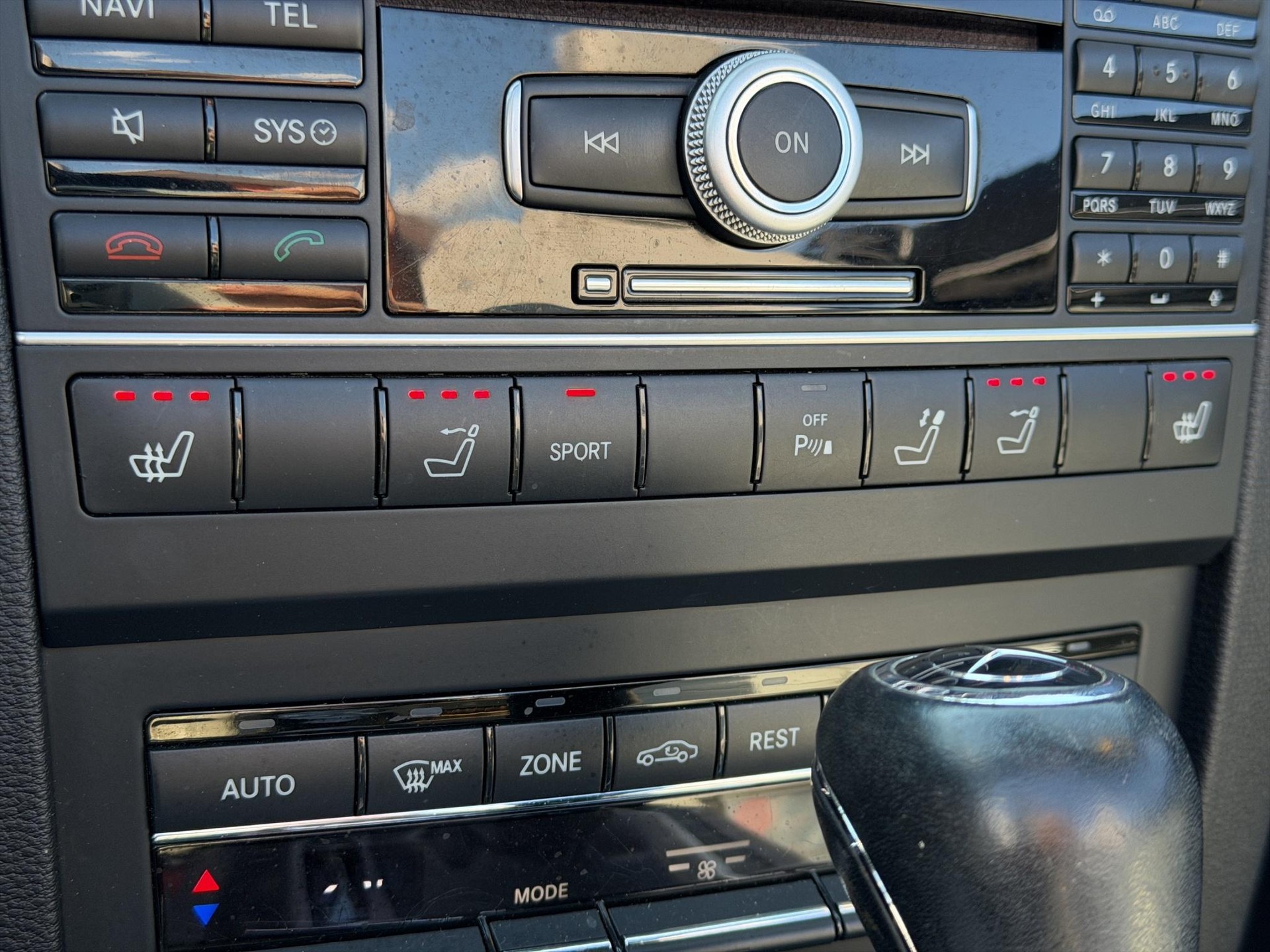 MERCEDES-BENZ E 500 V8 BlueEF Cabriolet-image-19