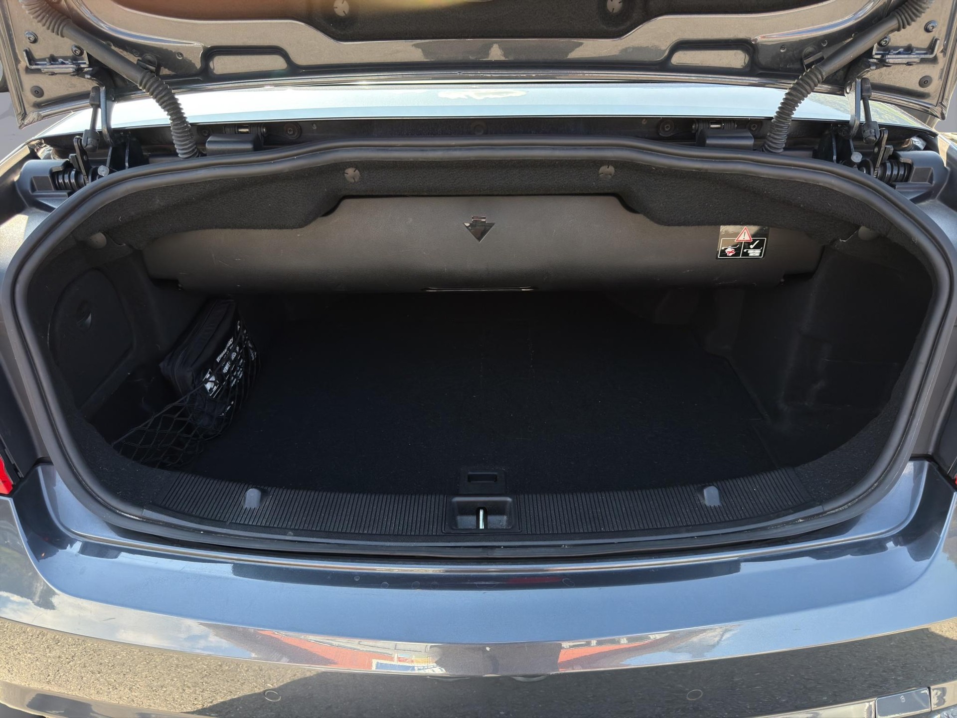 MERCEDES-BENZ E 500 V8 BlueEF Cabriolet-image-17