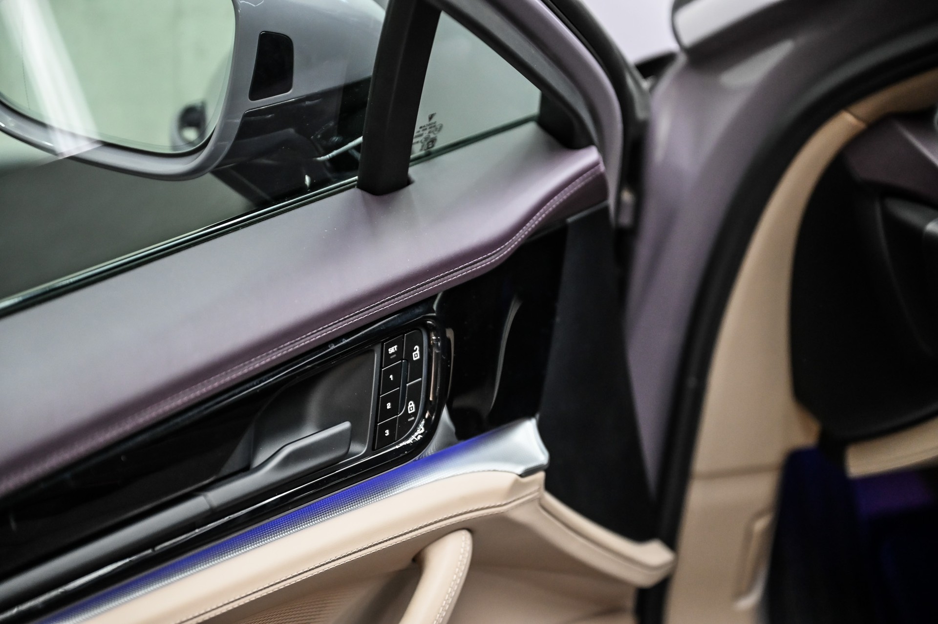 PORSCHE Panamera 4-image-33