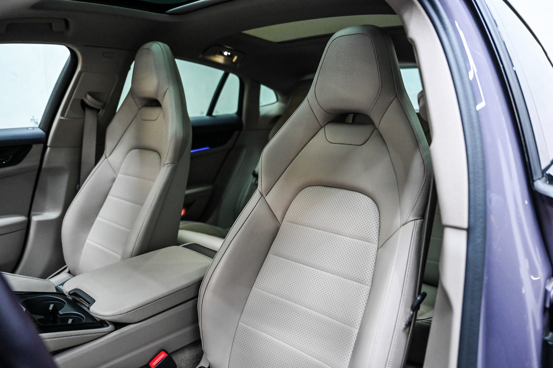 PORSCHE Panamera 4-image-14