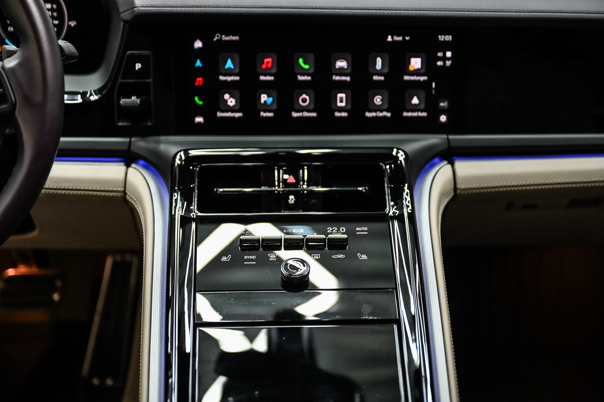 PORSCHE Panamera 4-image-31