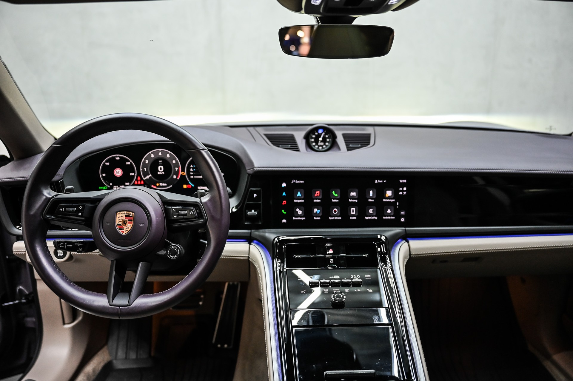 PORSCHE Panamera 4-image-28