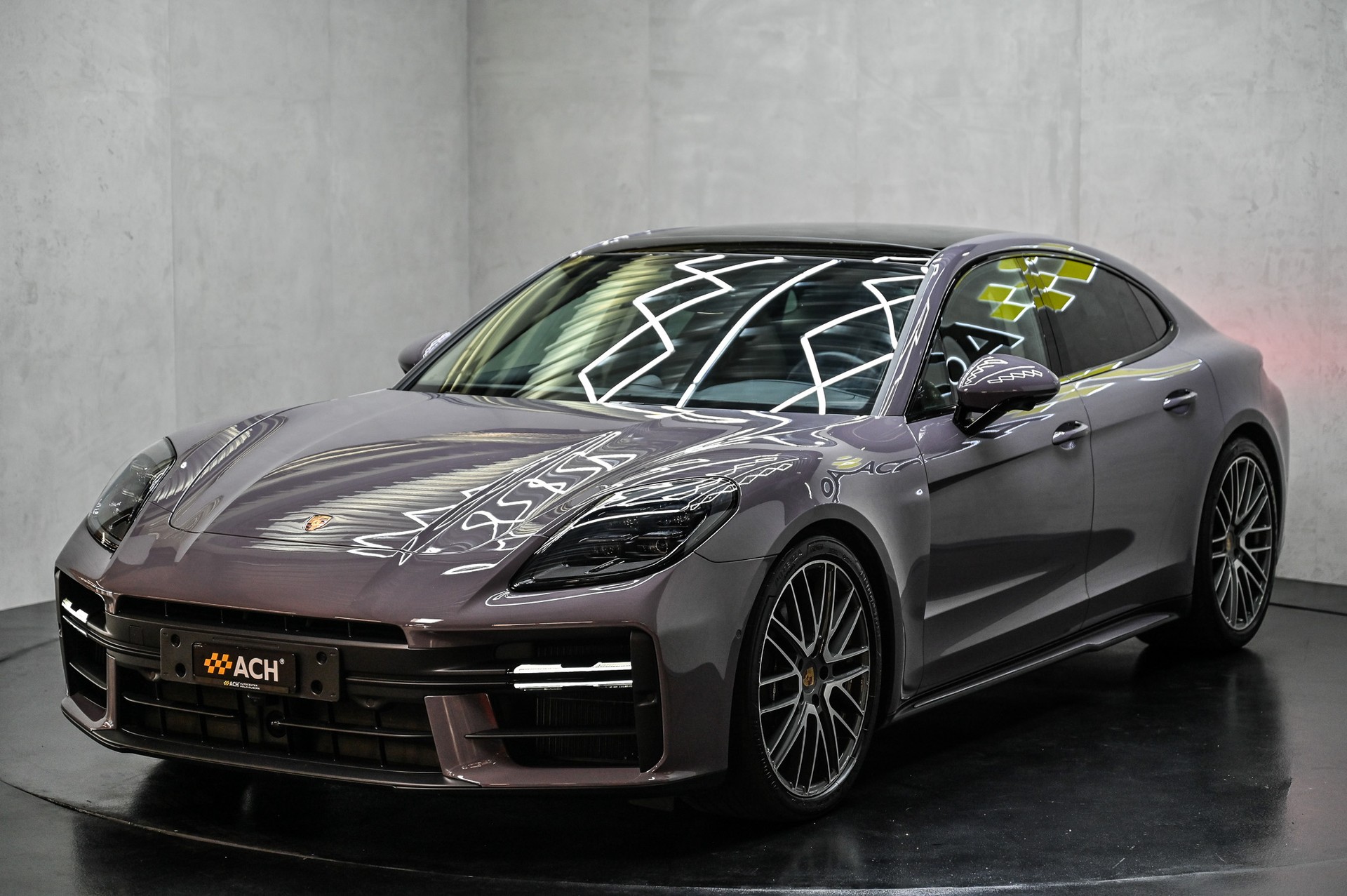 PORSCHE Panamera 4-showroom-element-2