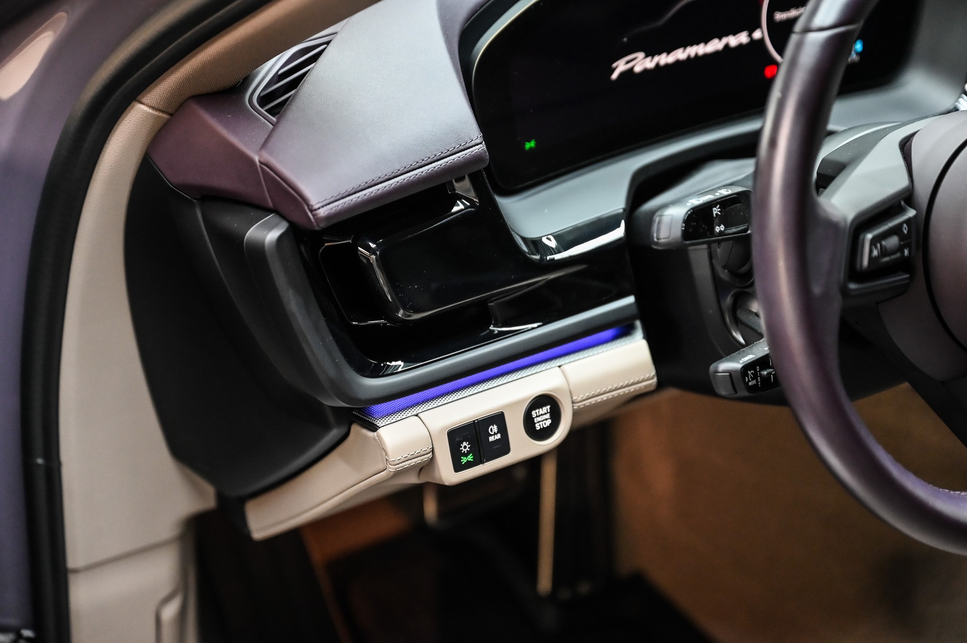 PORSCHE Panamera 4-image-27
