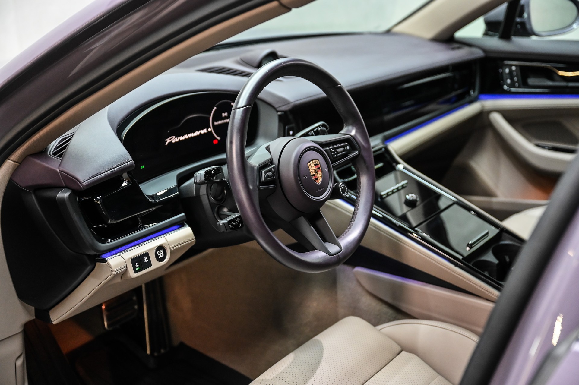 PORSCHE Panamera 4-image-24