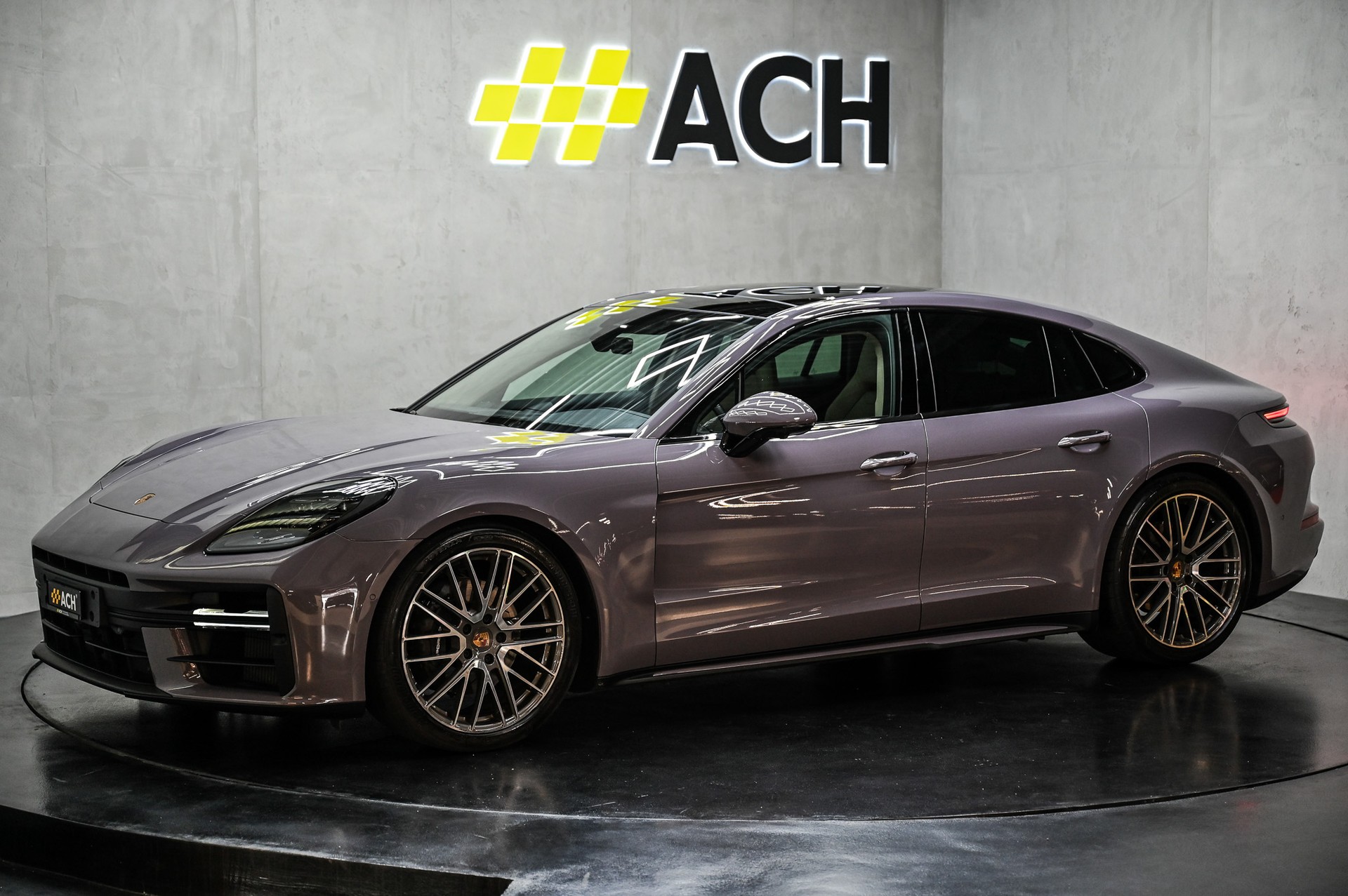 PORSCHE Panamera 4-showroom-element-3