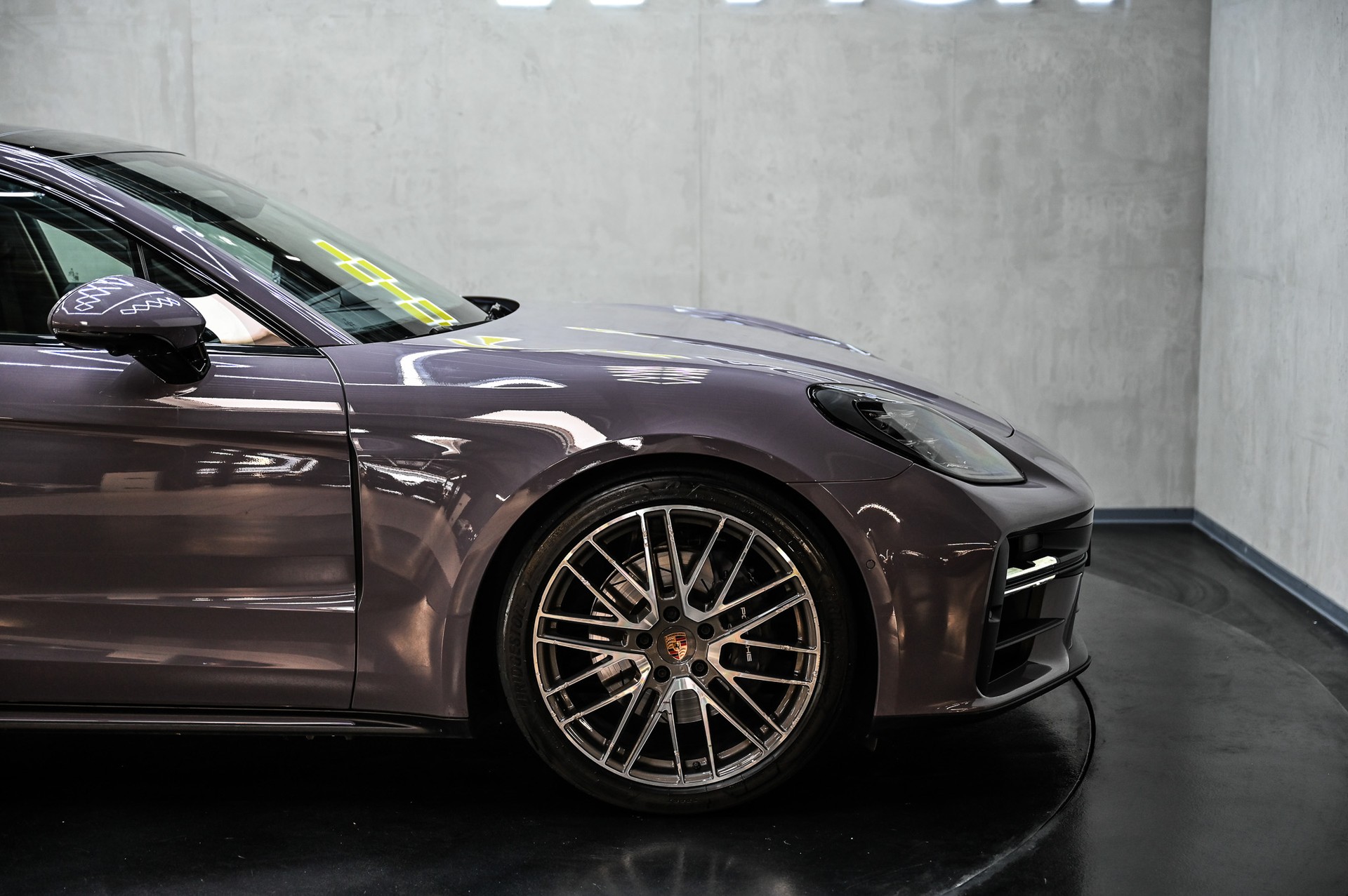 PORSCHE Panamera 4-image-12