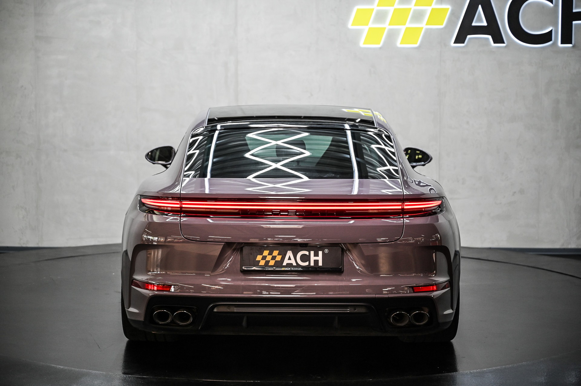 PORSCHE Panamera 4-image-7