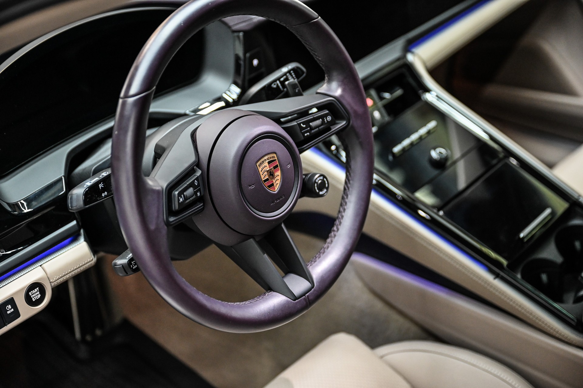 PORSCHE Panamera 4-image-22