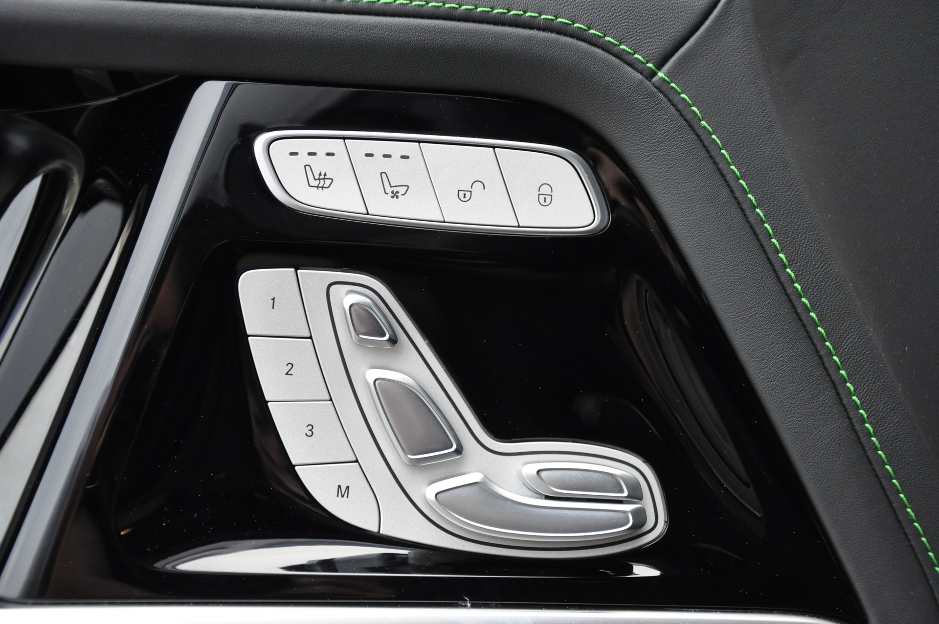 MERCEDES-BENZ G 63 AMG 9G-Tronic-image-26
