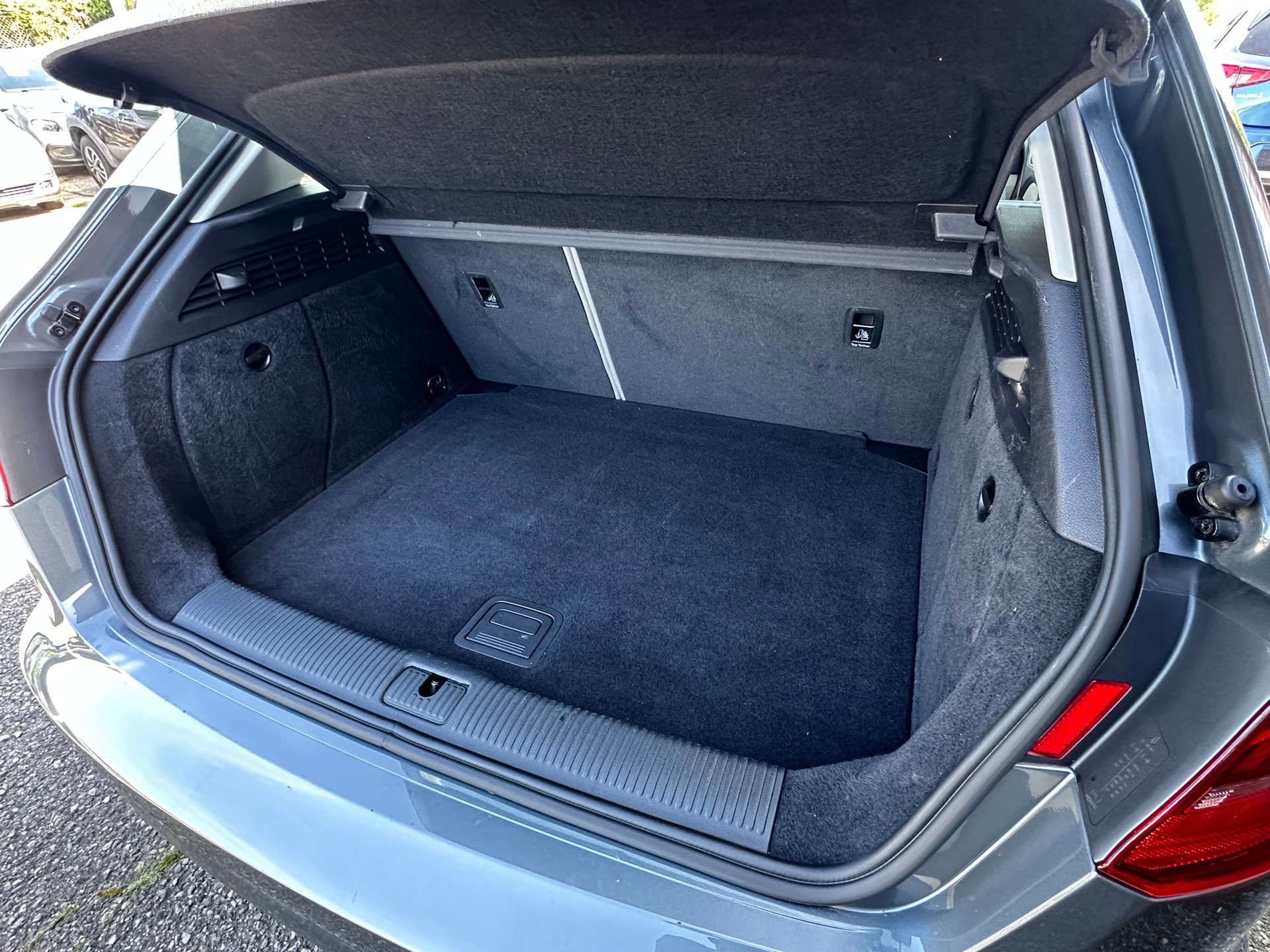 AUDI A3 Sportback 1.4 TFSI Ambition-image-6