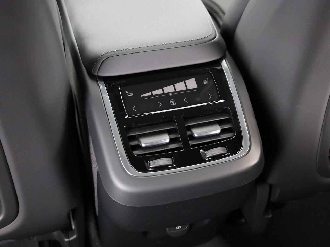 VOLVO XC60 2.0 B5 MH Black Edition AWD-image-19