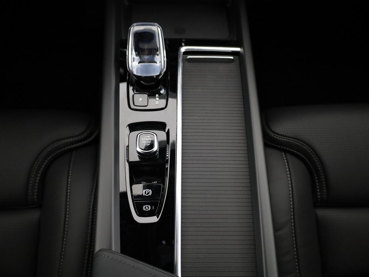VOLVO XC60 2.0 B5 MH Black Edition AWD-image-20