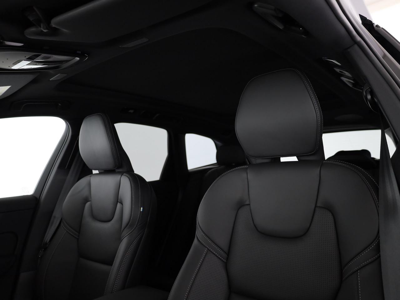 VOLVO XC60 2.0 B5 MH Black Edition AWD-image-10