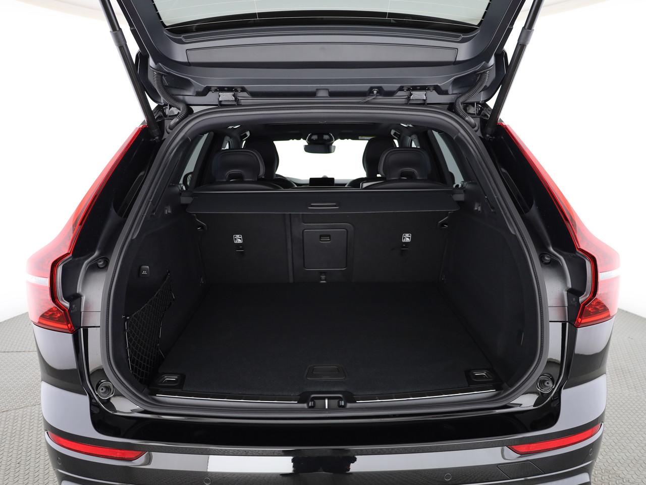 VOLVO XC60 2.0 B5 MH Black Edition AWD-image-15