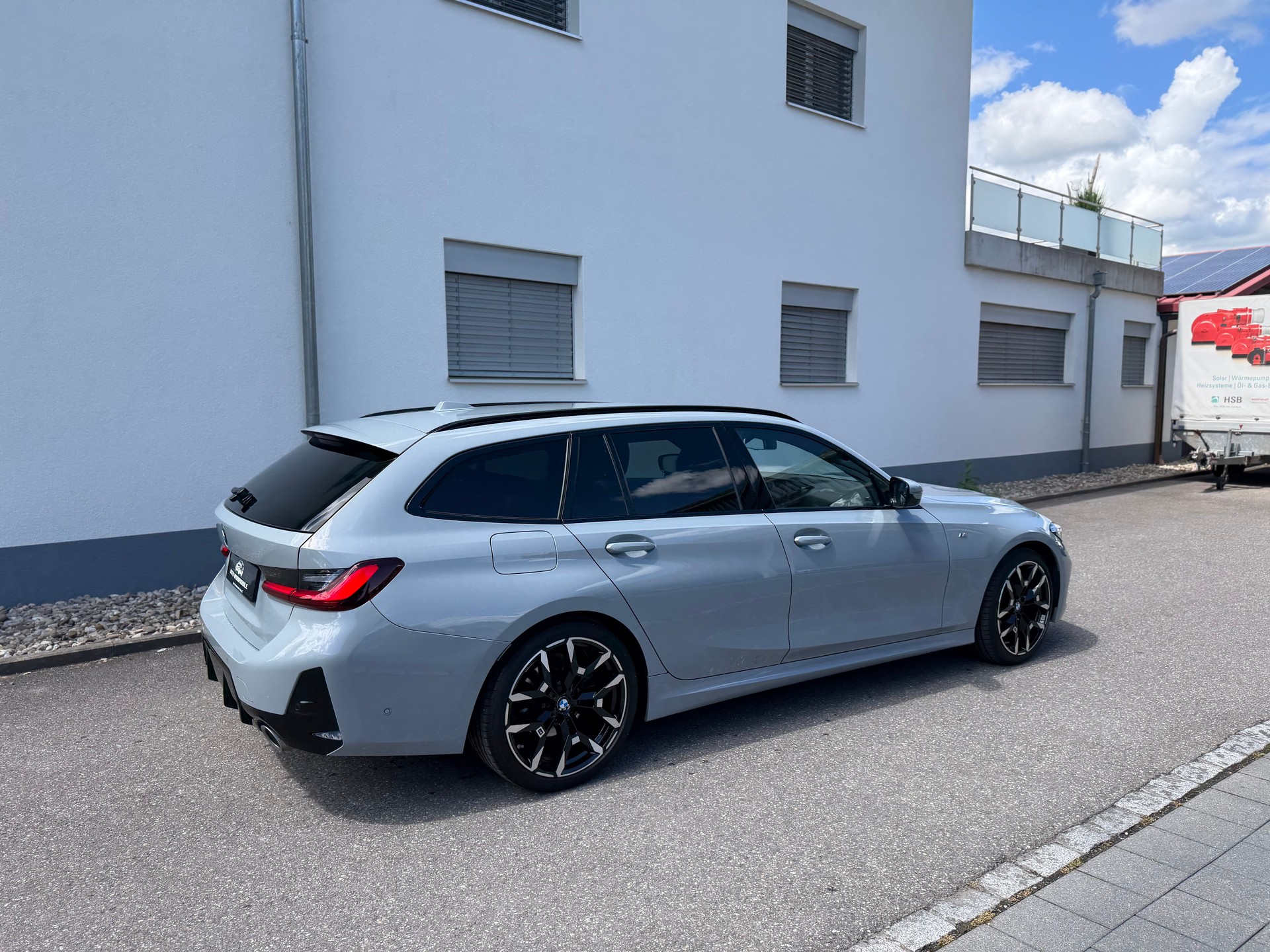 BMW 320d xDrive 48V Touring Steptronic M Sport-image-5