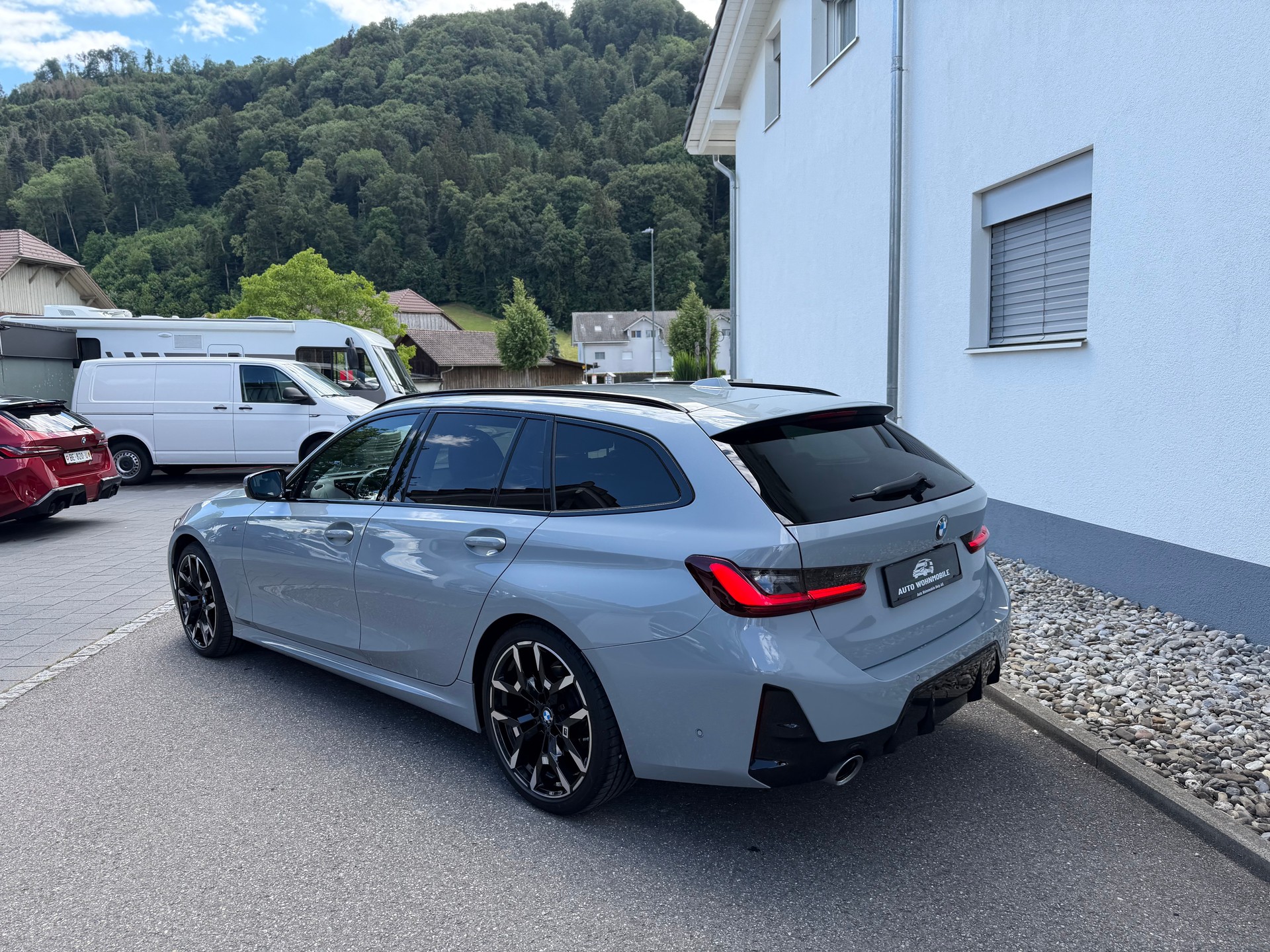 BMW 320d xDrive 48V Touring Steptronic M Sport-image-13
