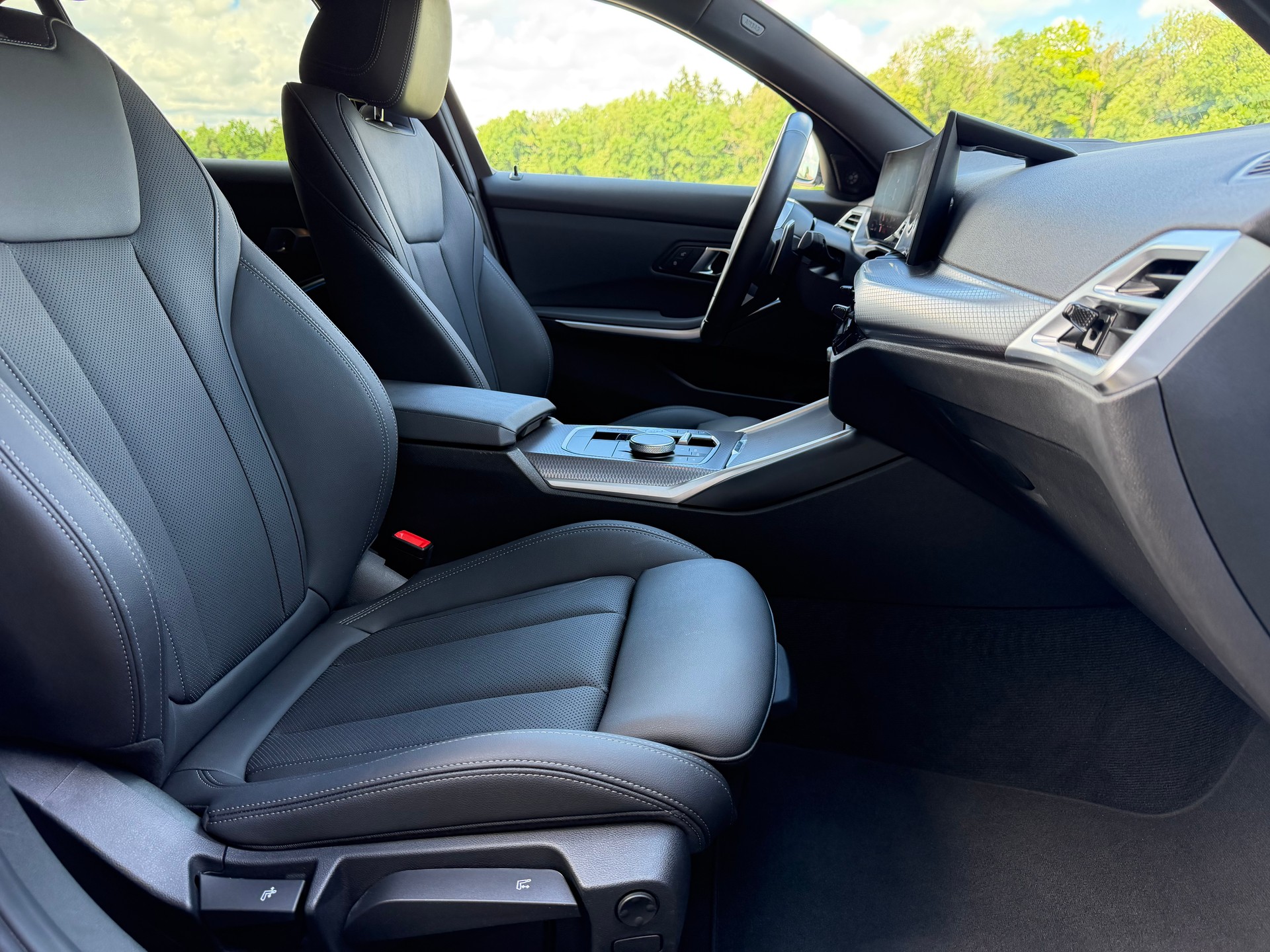 BMW 320d xDrive 48V Touring Steptronic M Sport-image-16