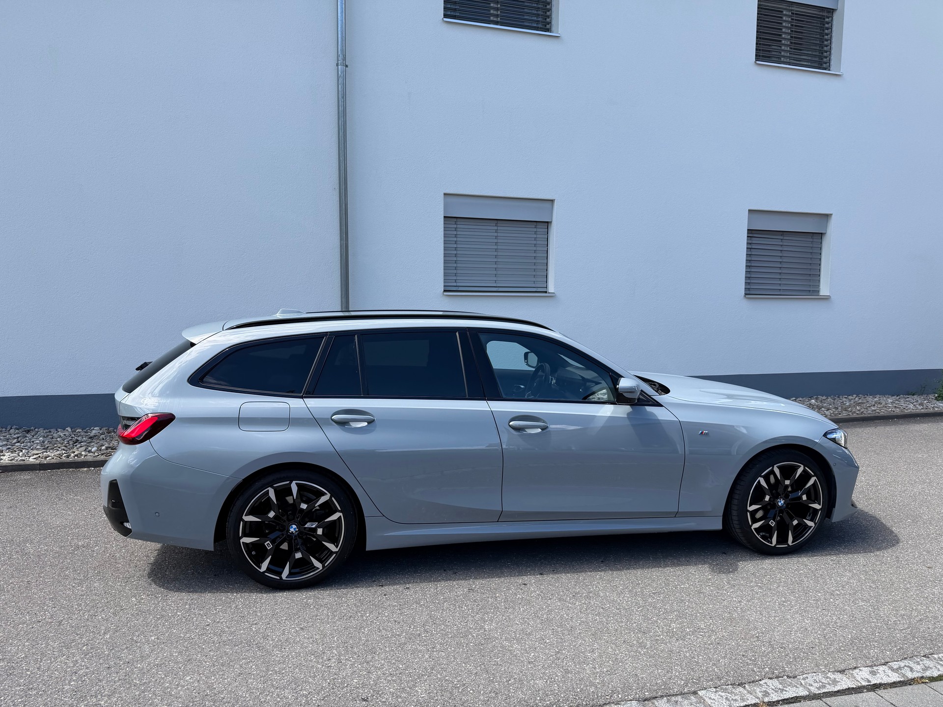 BMW 320d xDrive 48V Touring Steptronic M Sport-image-4