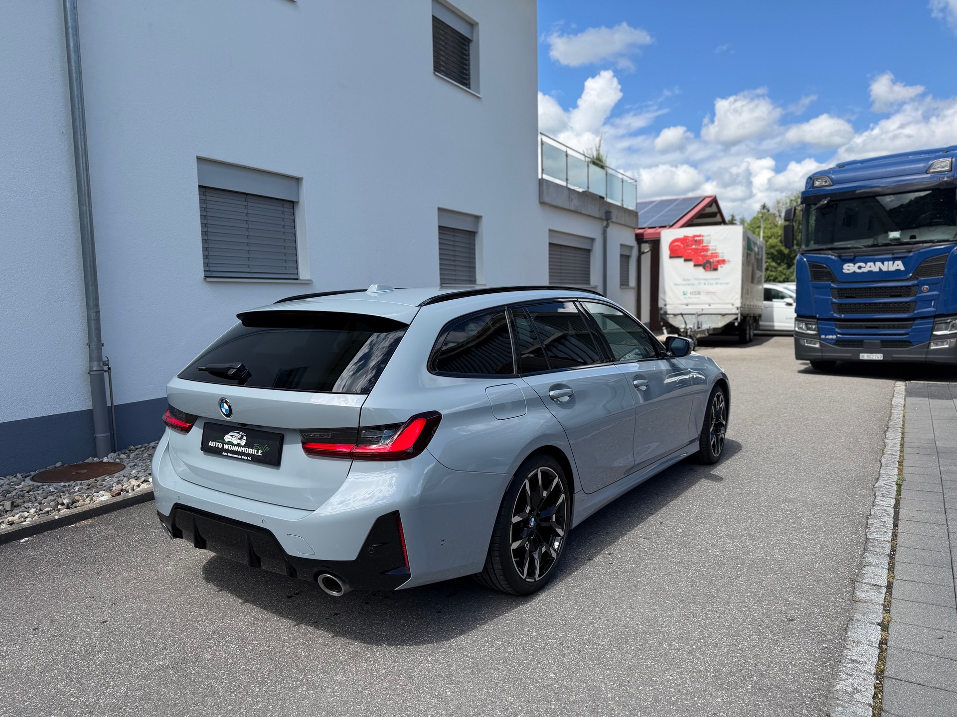 BMW 320d xDrive 48V Touring Steptronic M Sport-image-6