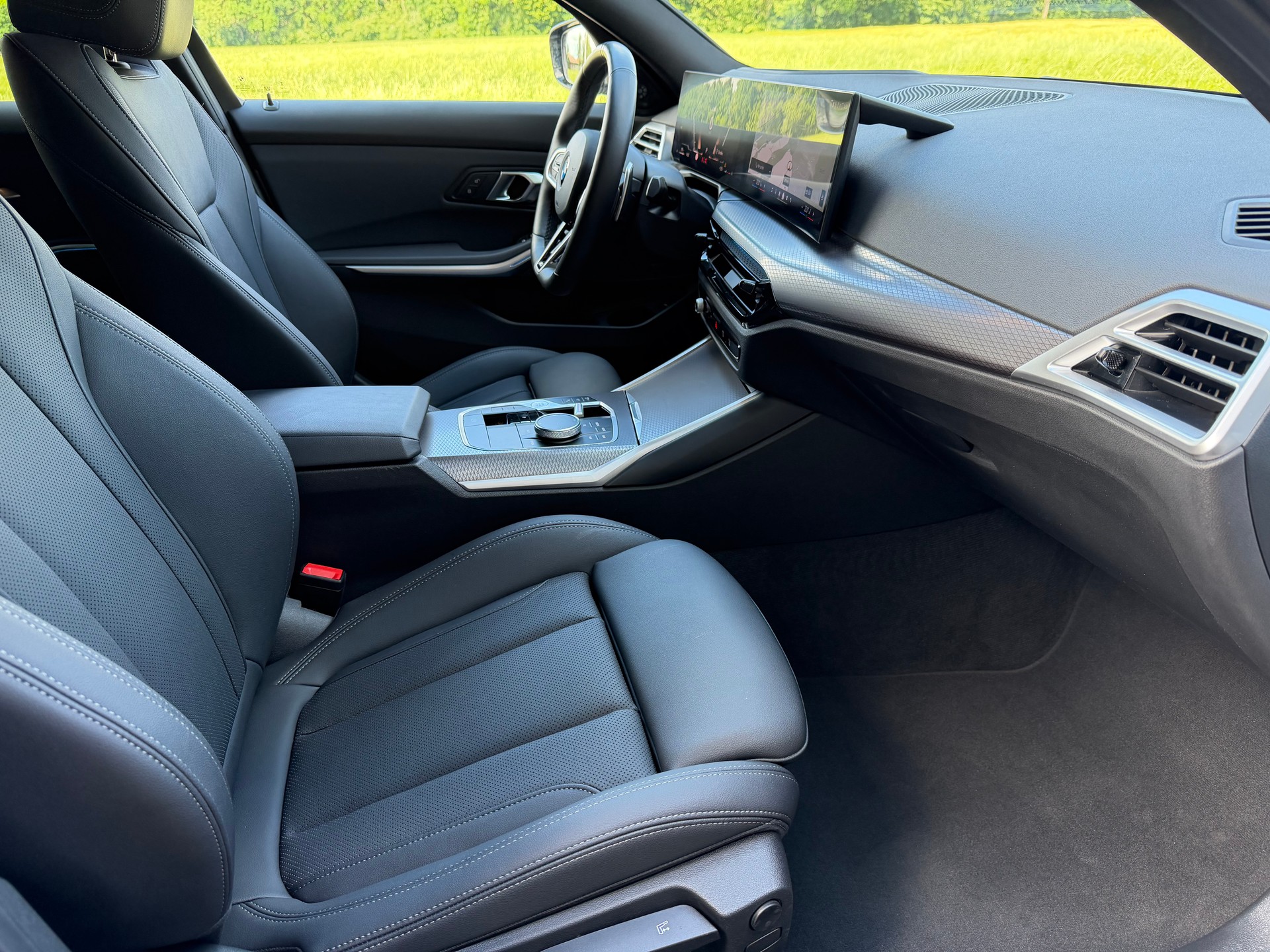 BMW 320d xDrive 48V Touring Steptronic M Sport-image-15