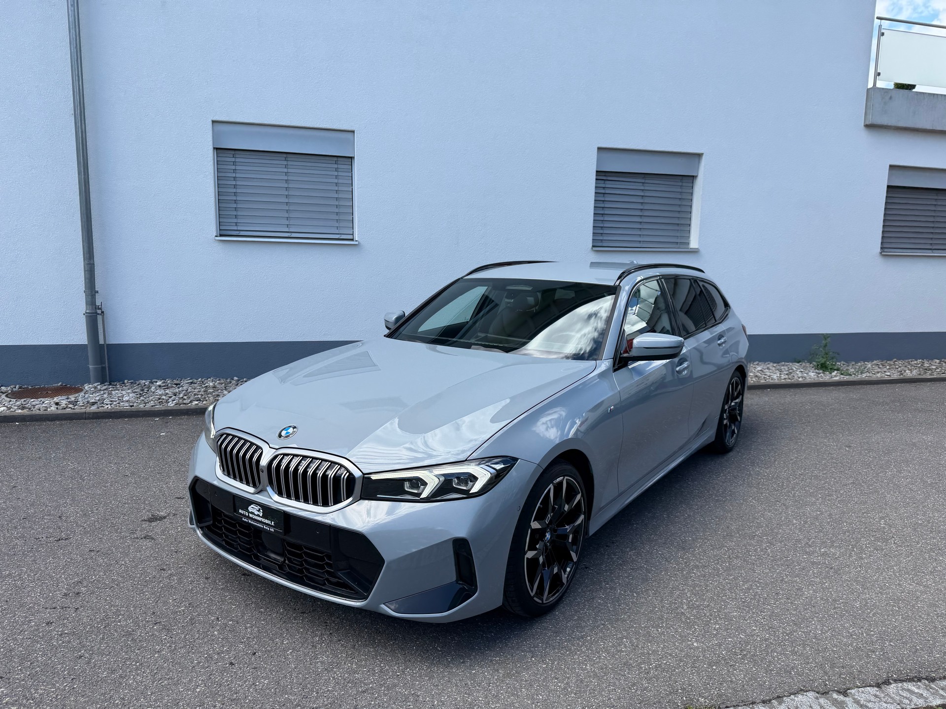 BMW 320d xDrive 48V Touring Steptronic M Sport-image-9