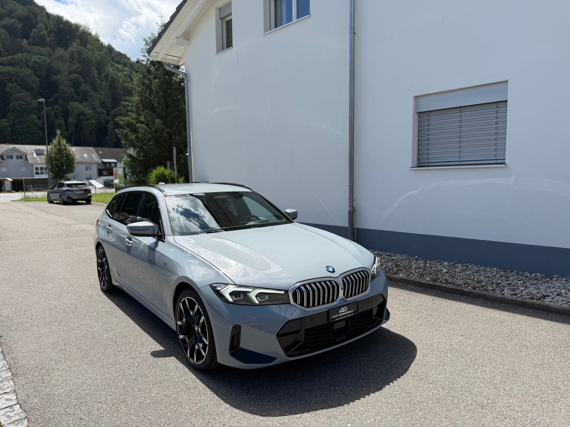BMW 320d xDrive 48V Touring Steptronic M Sport-showroom-element-1