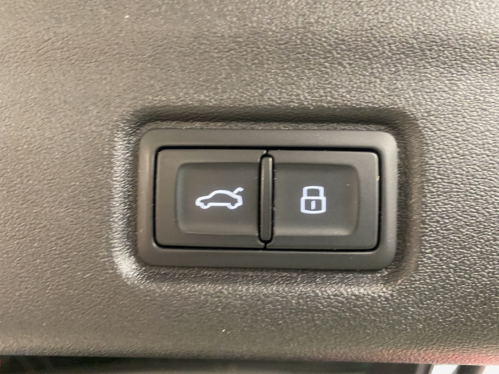 AUDI Q6 e-tron quattro-image-14