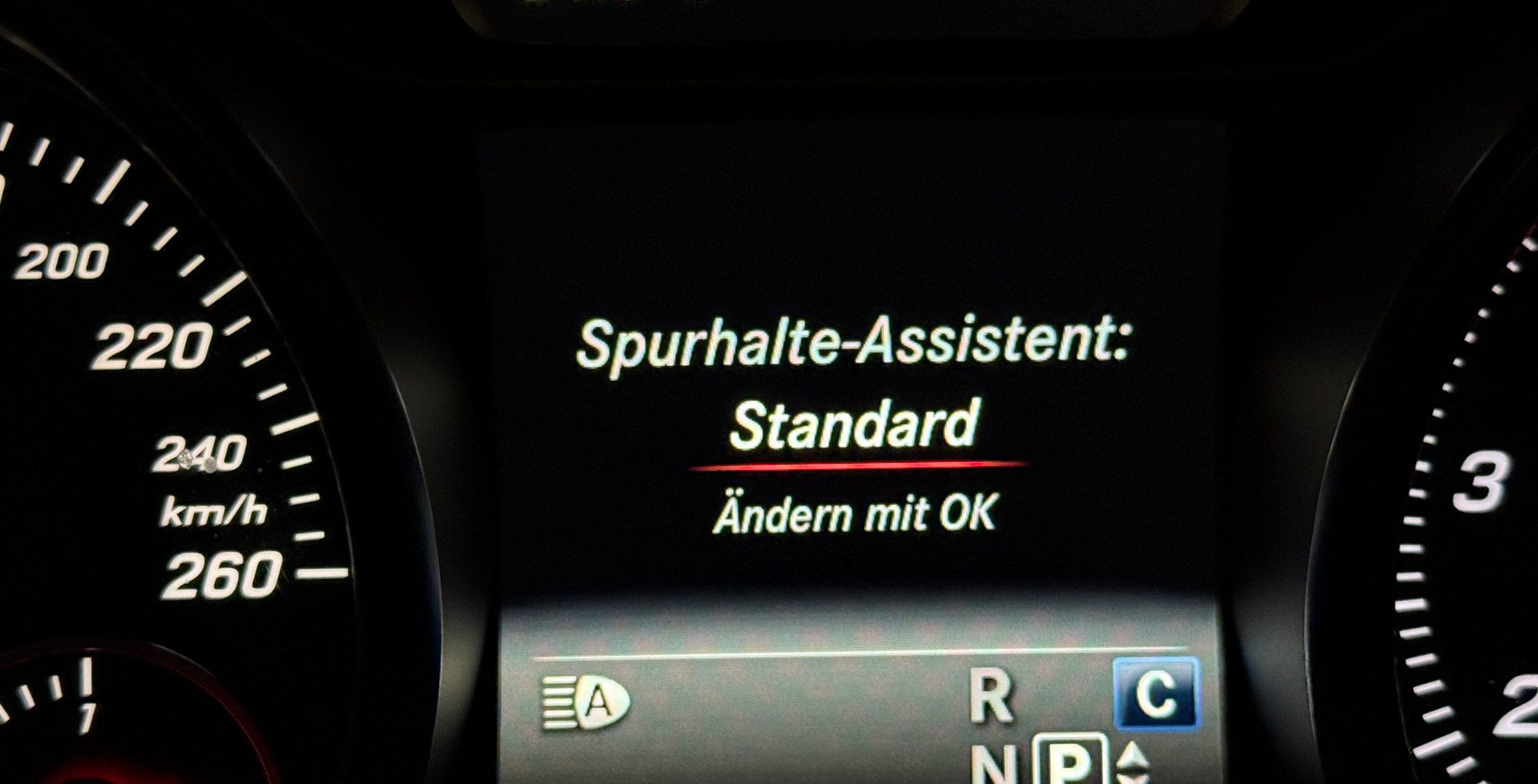 MERCEDES-BENZ CLA Shooting Brake 250 AMG Line 4Matic 7G-DCT-image-11