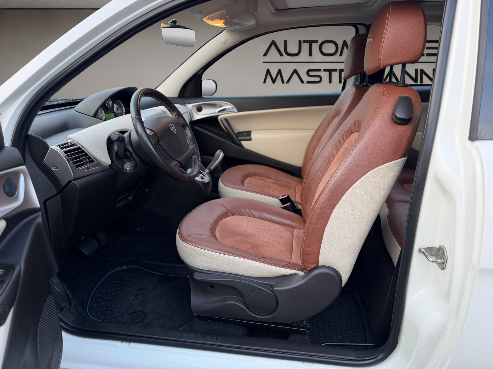 LANCIA Ypsilon 1.4 16V Platino-image-9