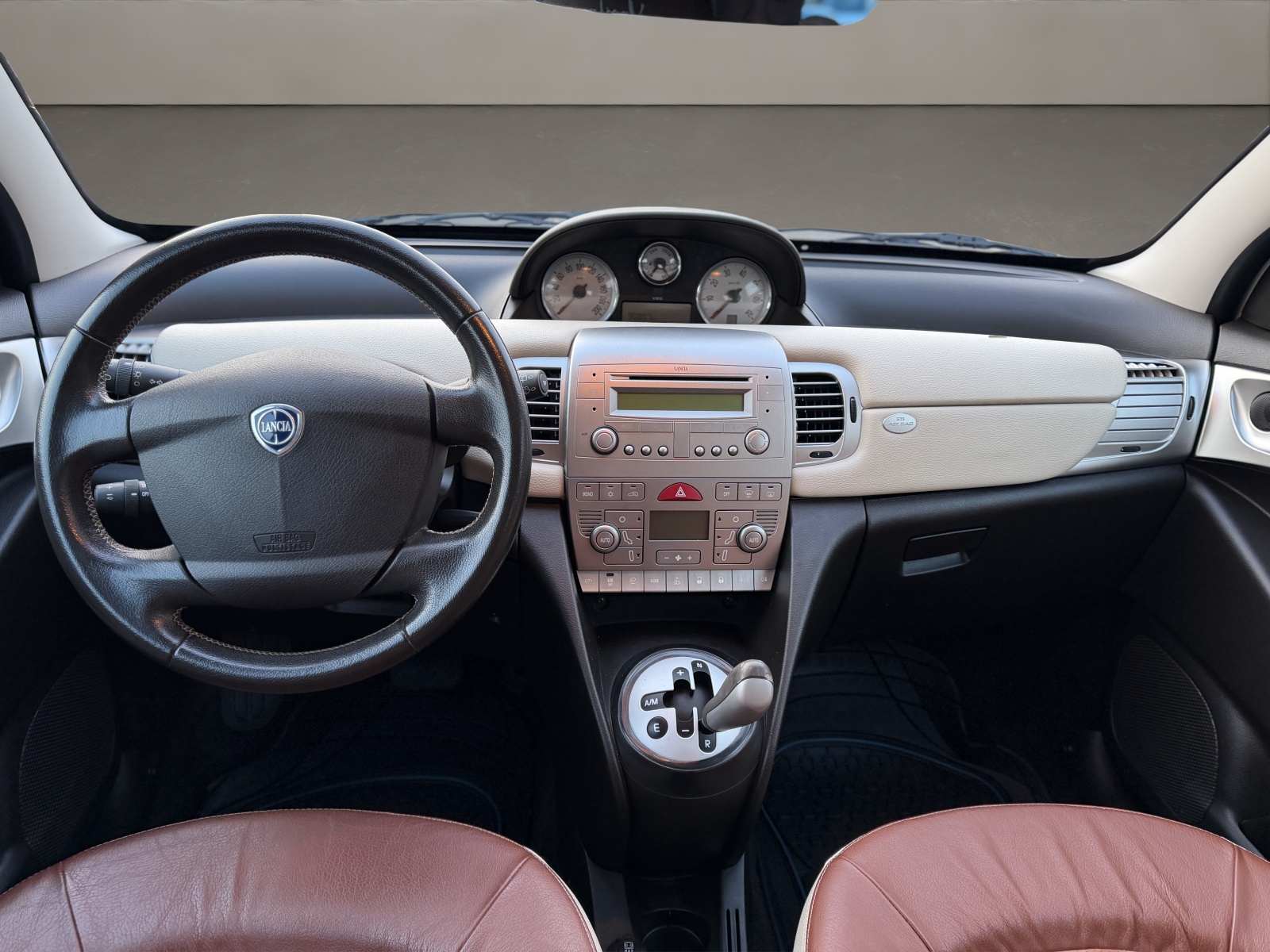 LANCIA Ypsilon 1.4 16V Platino-image-10