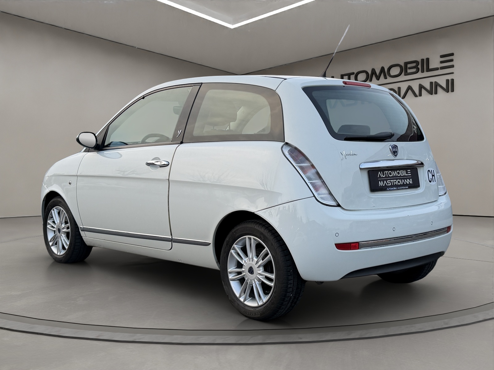 LANCIA Ypsilon 1.4 16V Platino-image-4