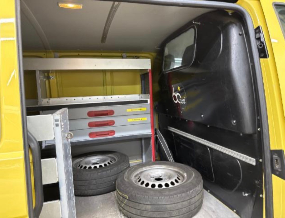 VW T6 2.0 TDI 4Motion Lang Version ( Mit AHK / Regale )-image-14