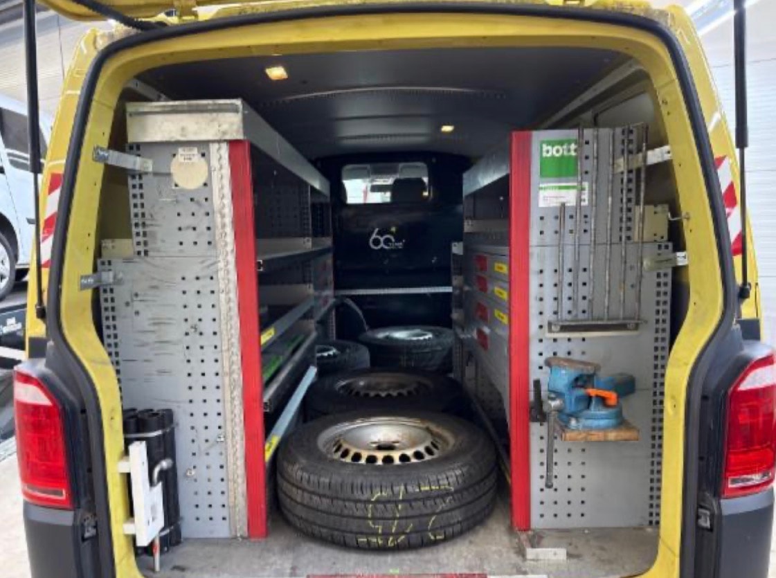 VW T6 2.0 TDI 4Motion Lang Version ( Mit AHK / Regale )-image-13