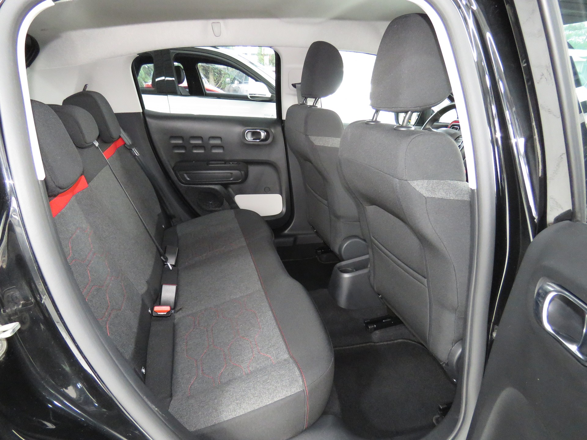 CITROEN C3 1.2i PureTech Shine EAT6 (Automat)-image-12