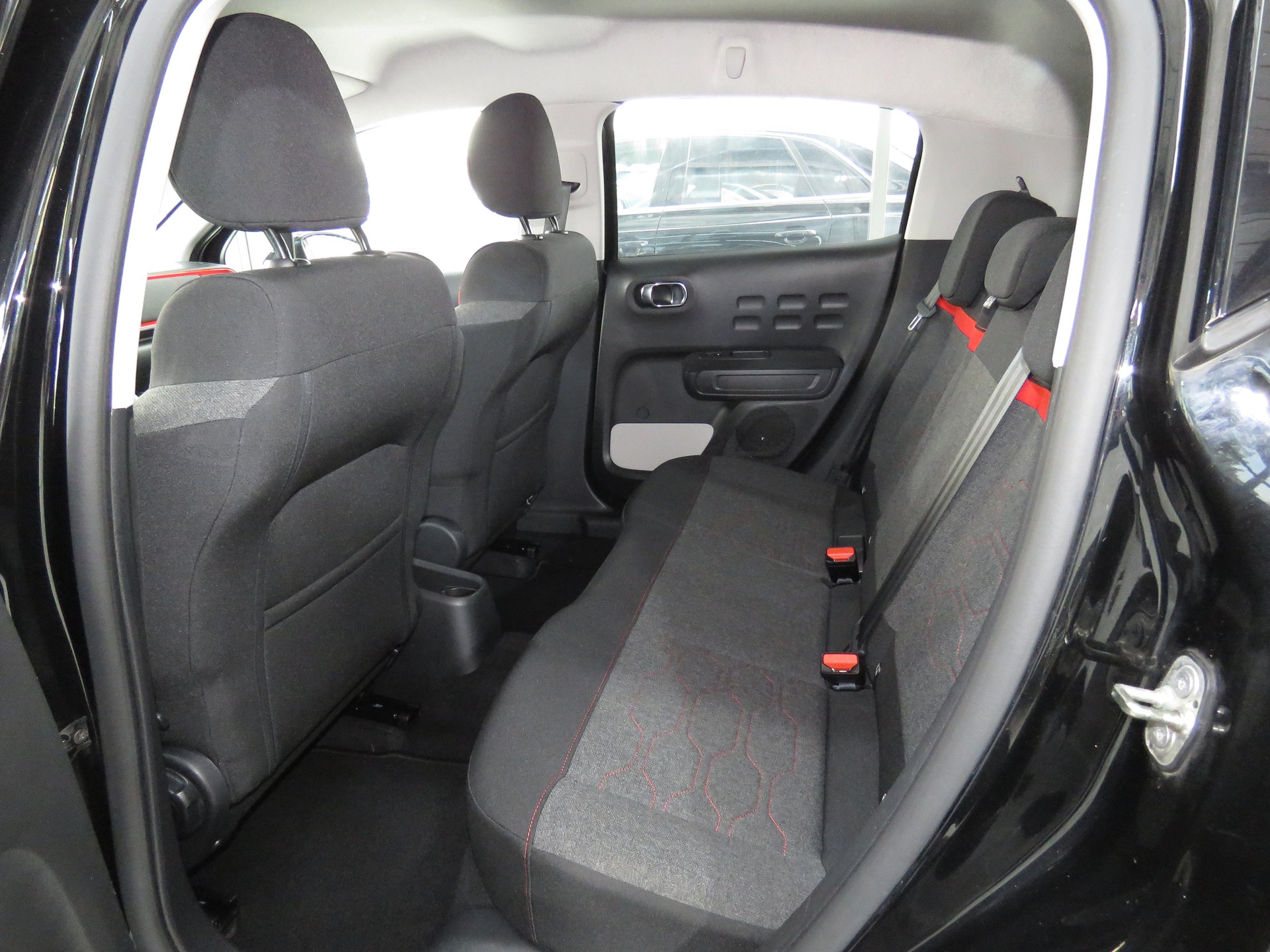 CITROEN C3 1.2i PureTech Shine EAT6 (Automat)-image-8