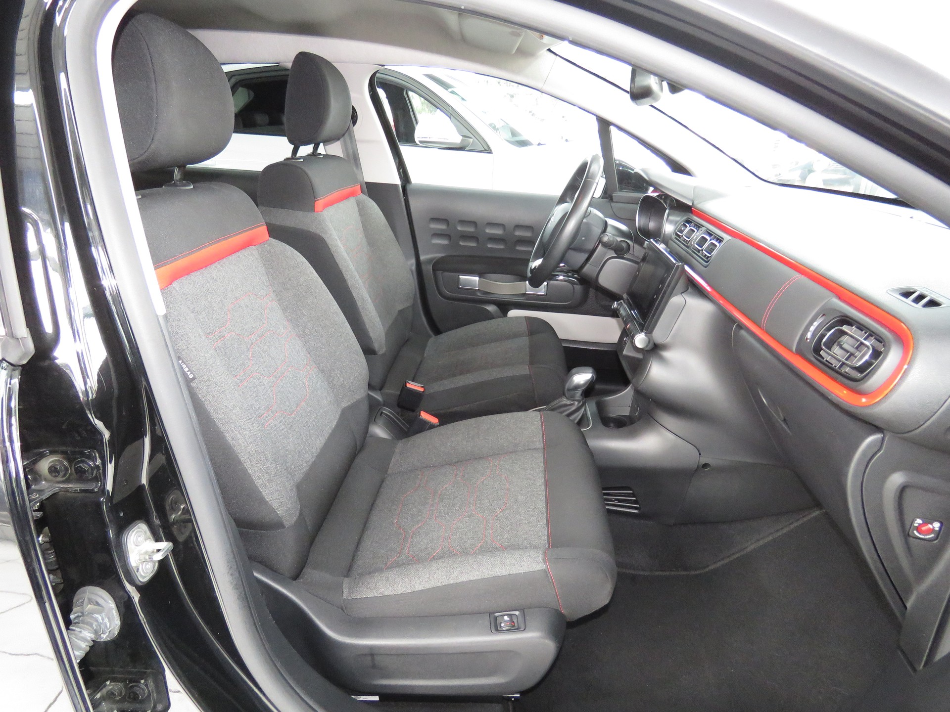 CITROEN C3 1.2i PureTech Shine EAT6 (Automat)-image-11