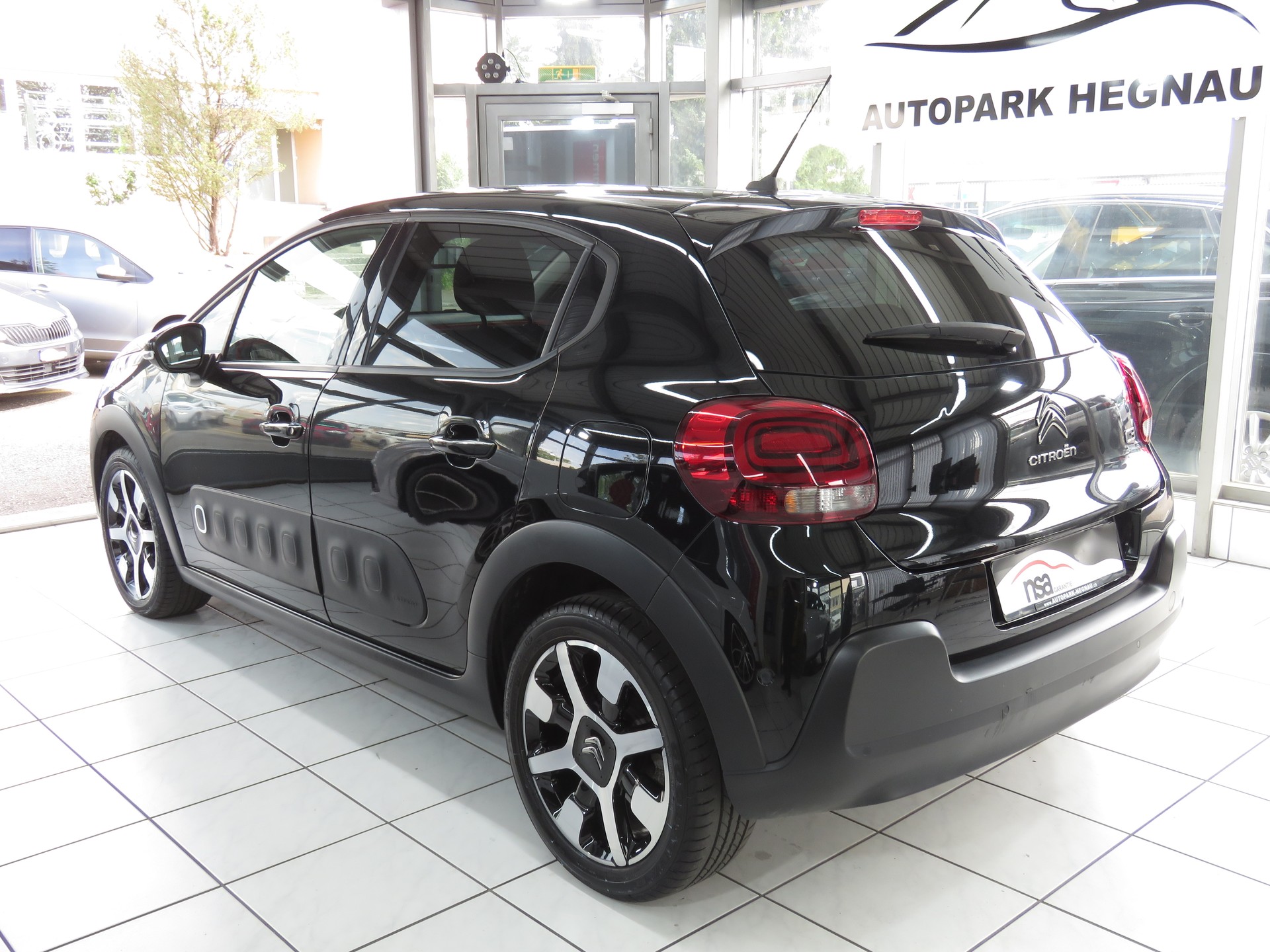 CITROEN C3 1.2i PureTech Shine EAT6 (Automat)-image-5