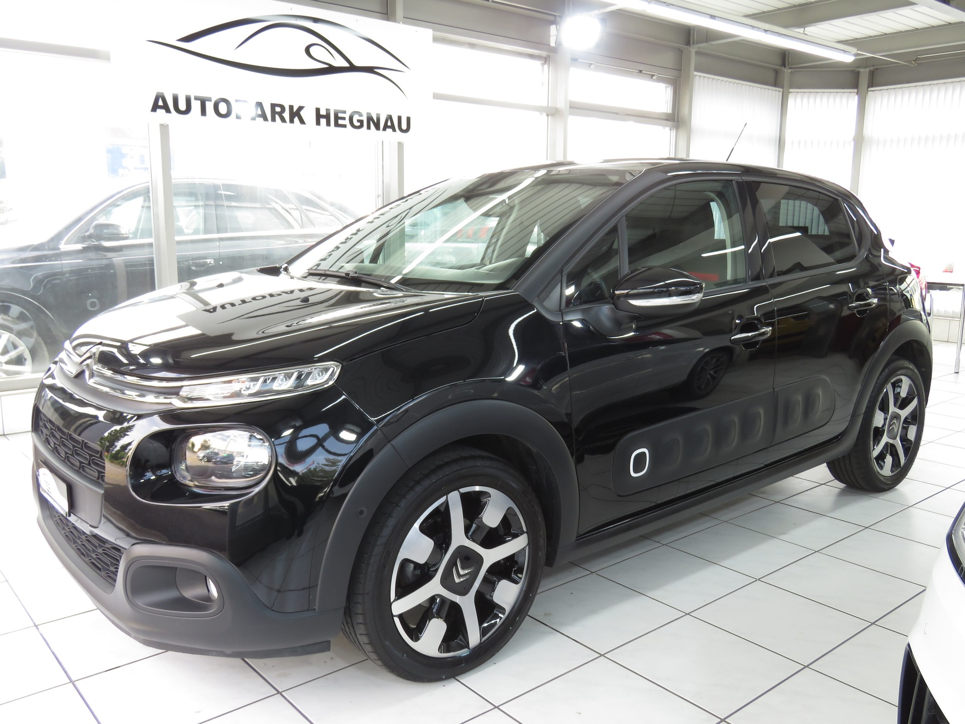 CITROEN C3 1.2i PureTech Shine EAT6 (Automat)