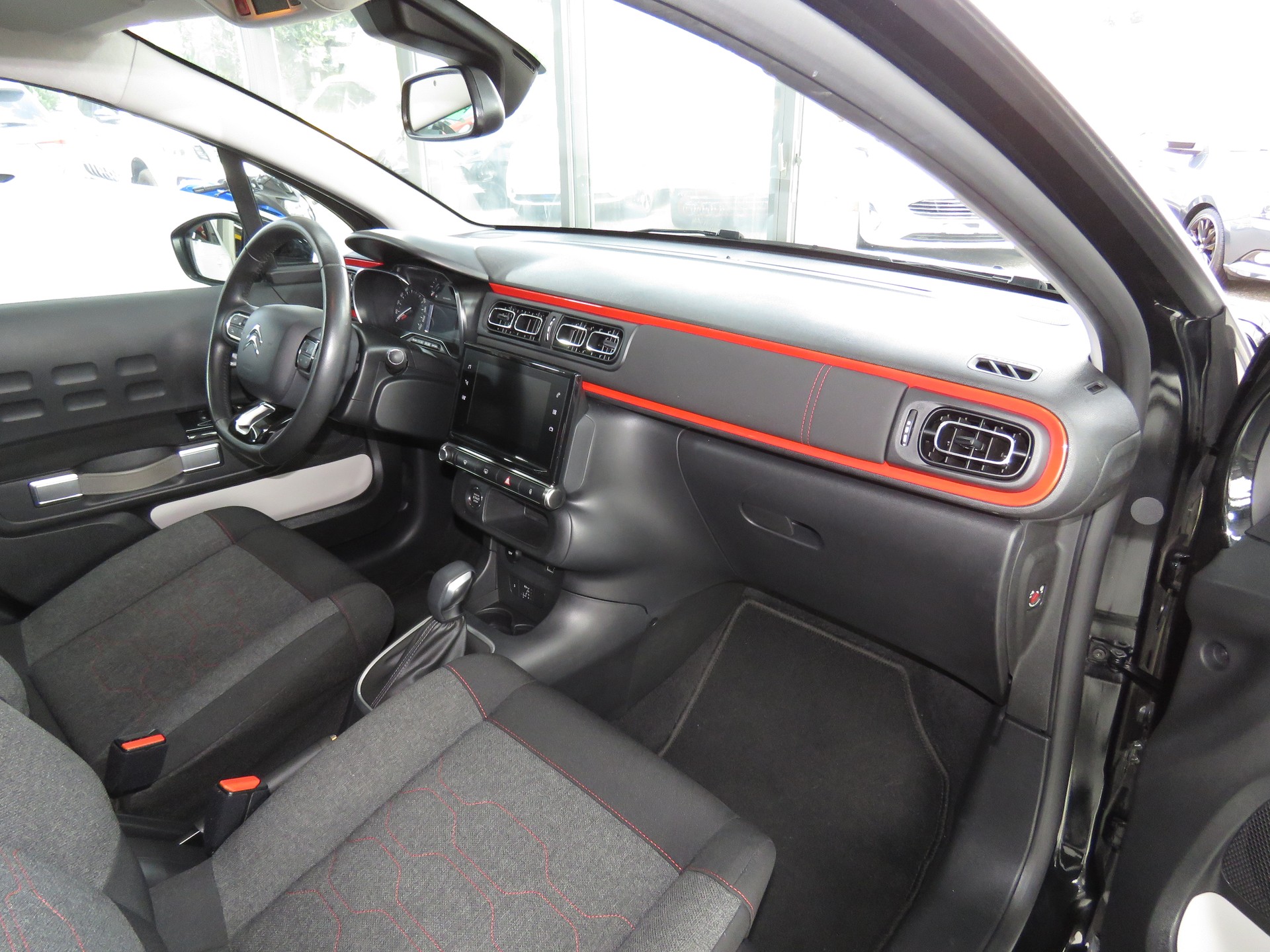 CITROEN C3 1.2i PureTech Shine EAT6 (Automat)-image-10