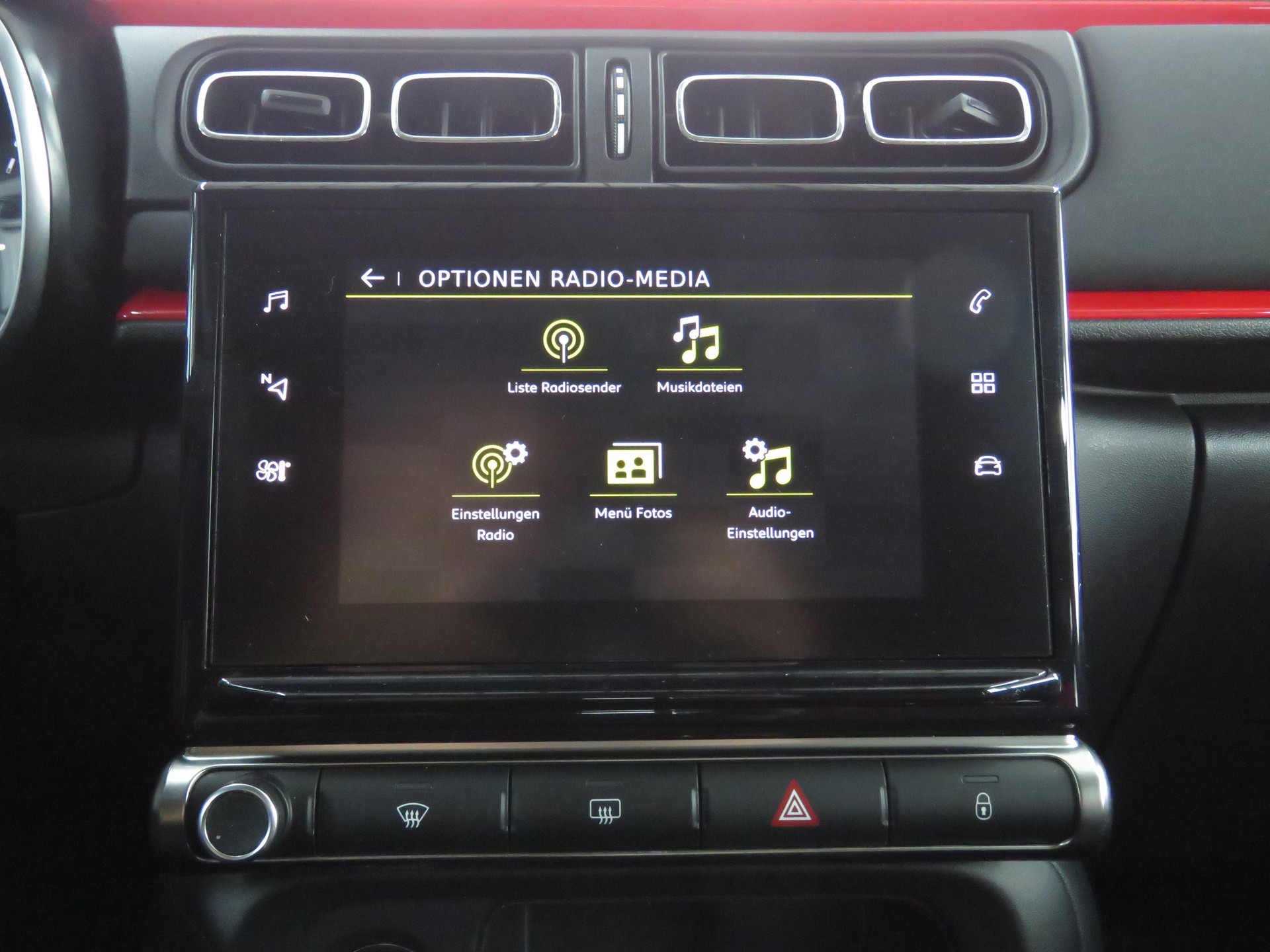 CITROEN C3 1.2i PureTech Shine EAT6 (Automat)-image-17