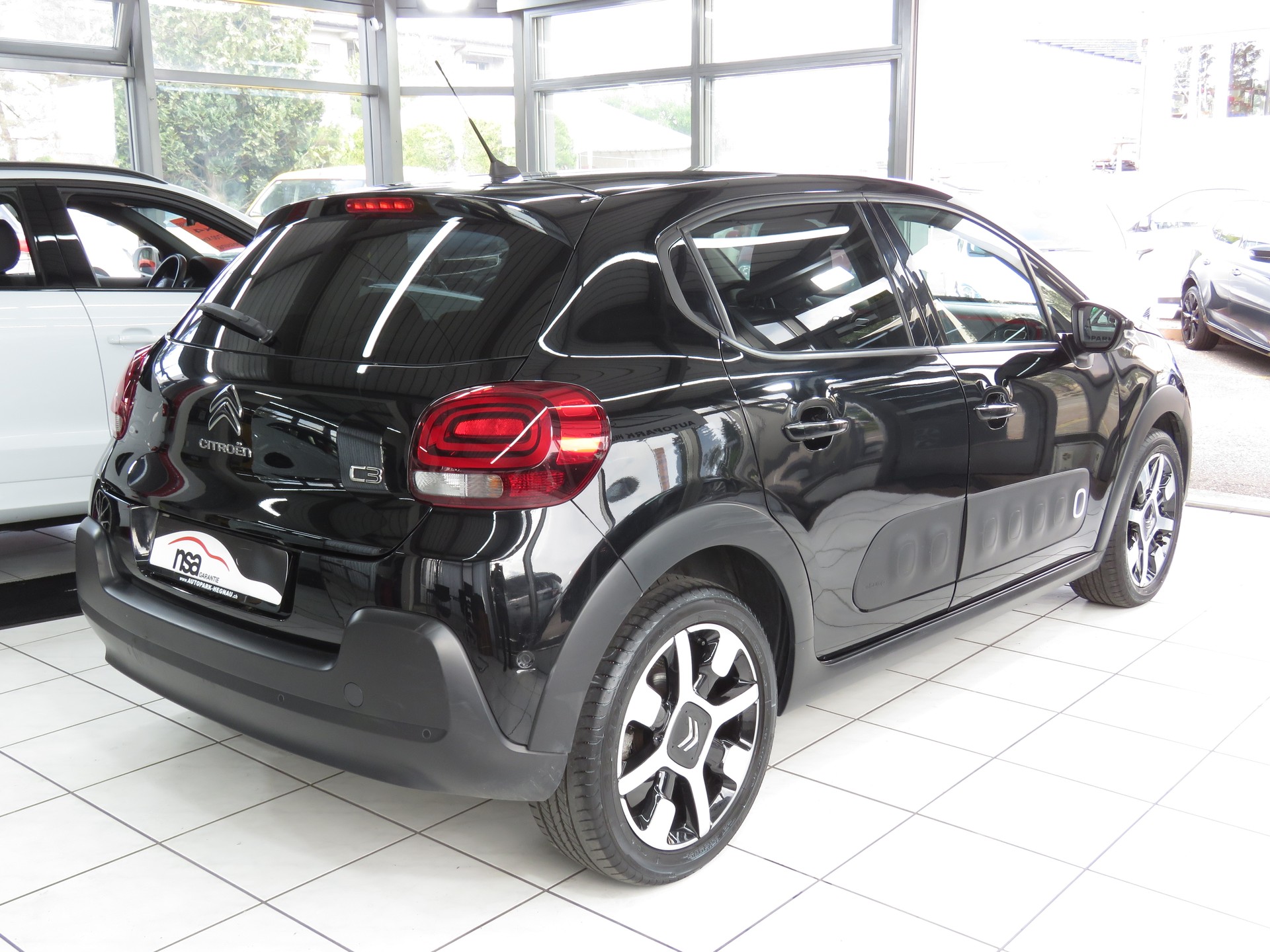 CITROEN C3 1.2i PureTech Shine EAT6 (Automat)-showroom-element-3