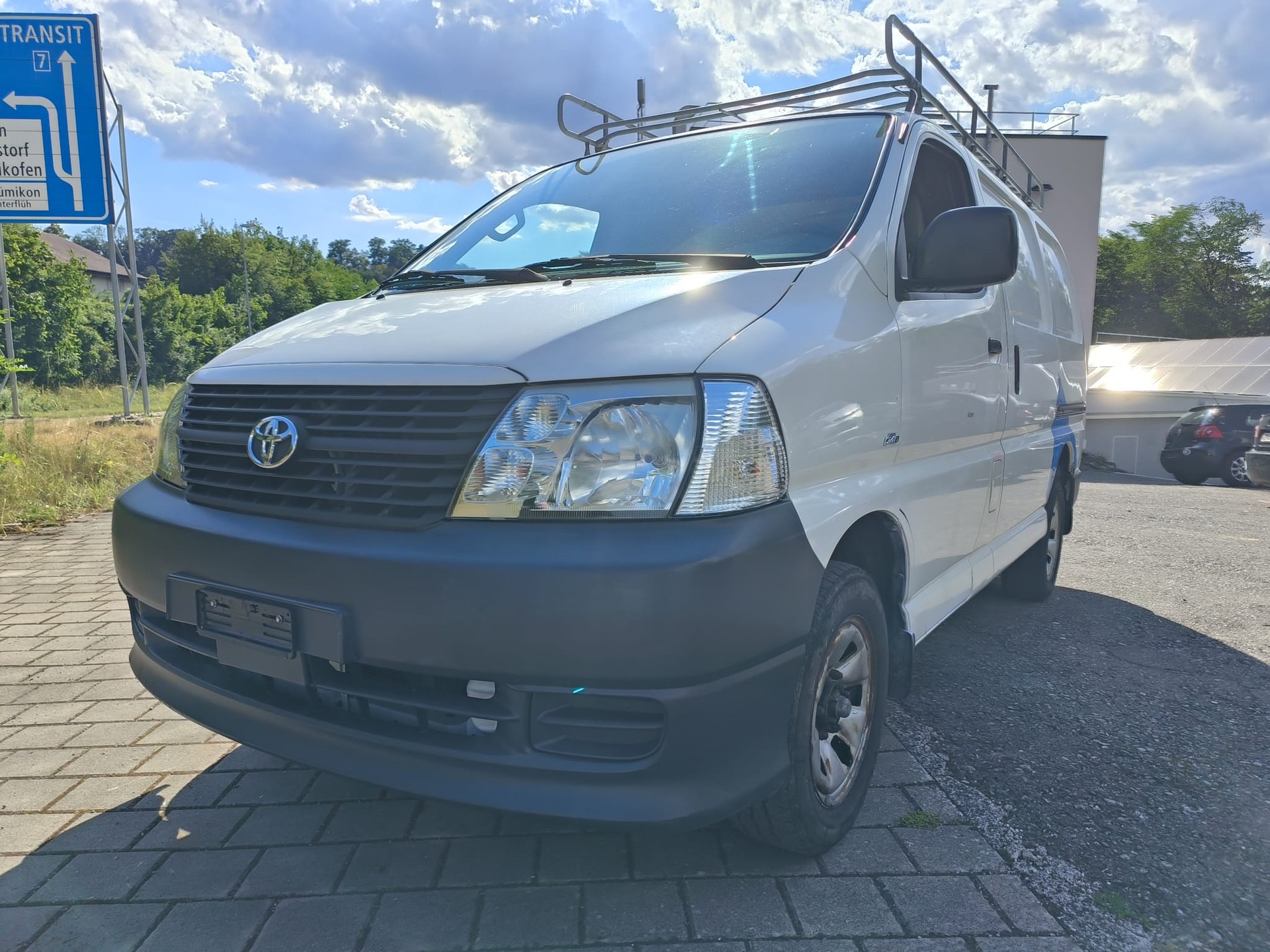 TOYOTA Hiace D-4D Kombi 4WD SWB-image-1