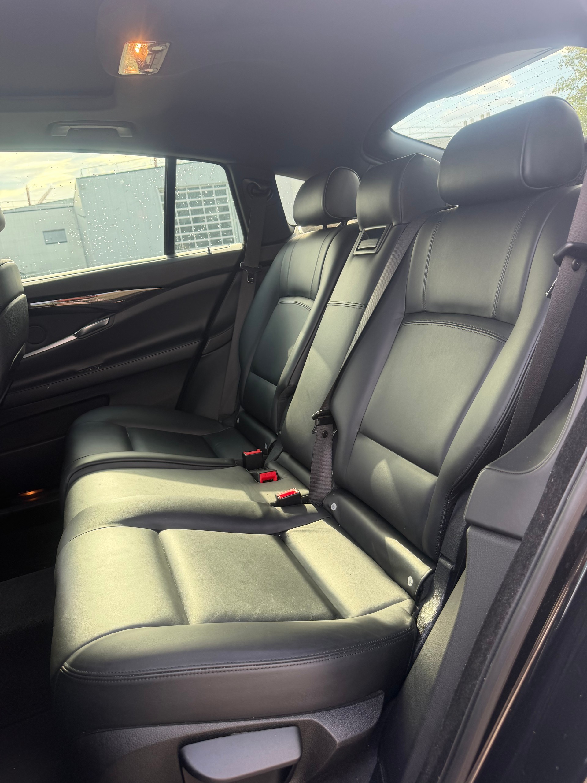 BMW 550i xDrive GT Steptronic-image-8