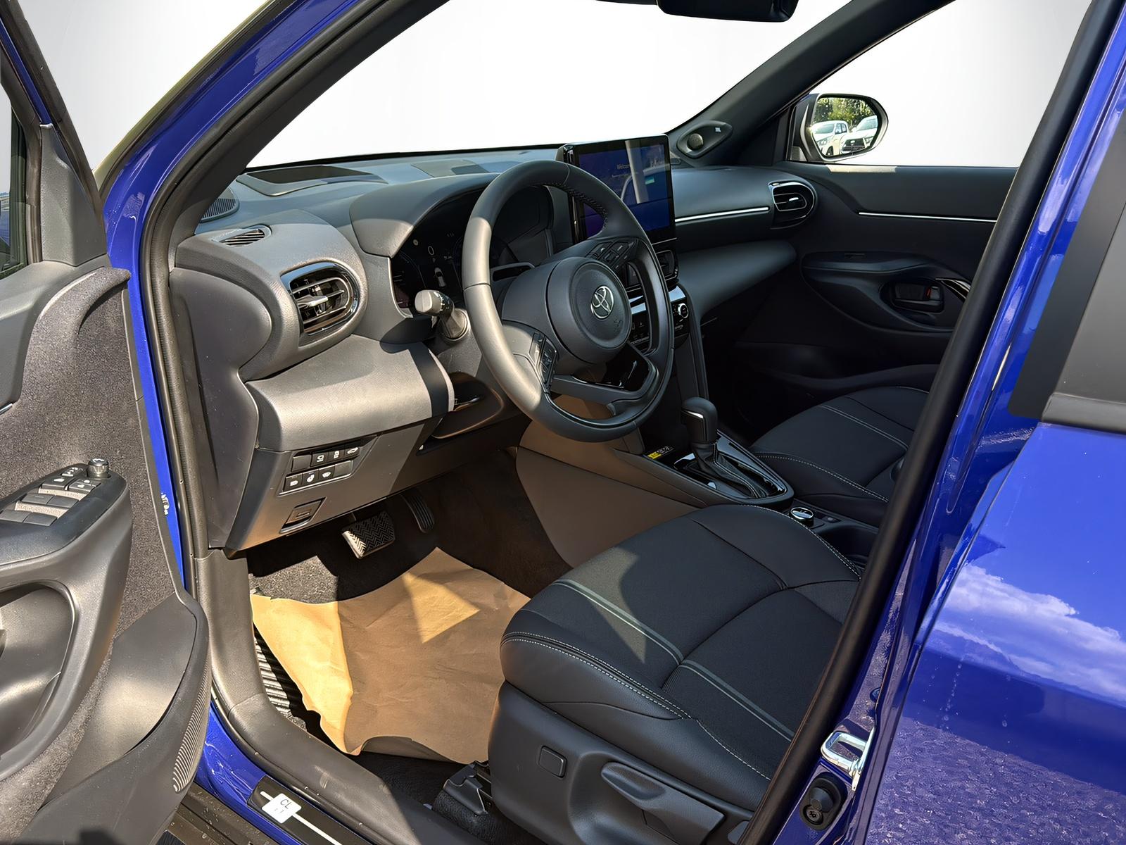 TOYOTA Yaris Cross 1.5 VVT-i HSD Premium AWD-i-image-9
